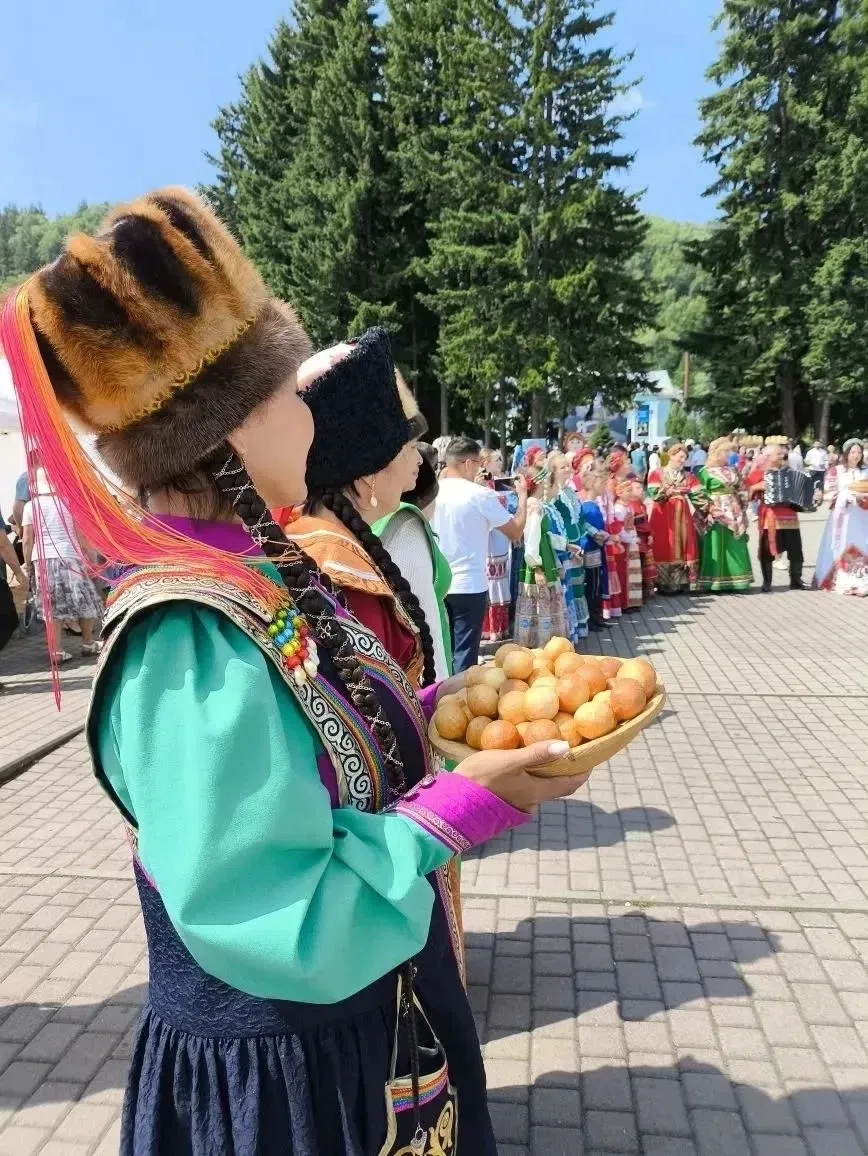 🇷🇺 В ГОРОДСКОМ ПАРКЕ ГОРНО-АЛТАЙСКА ОТМЕТИЛИ ДЕНЬ РОССИИ

Городской парк культуры и отдыха стал од