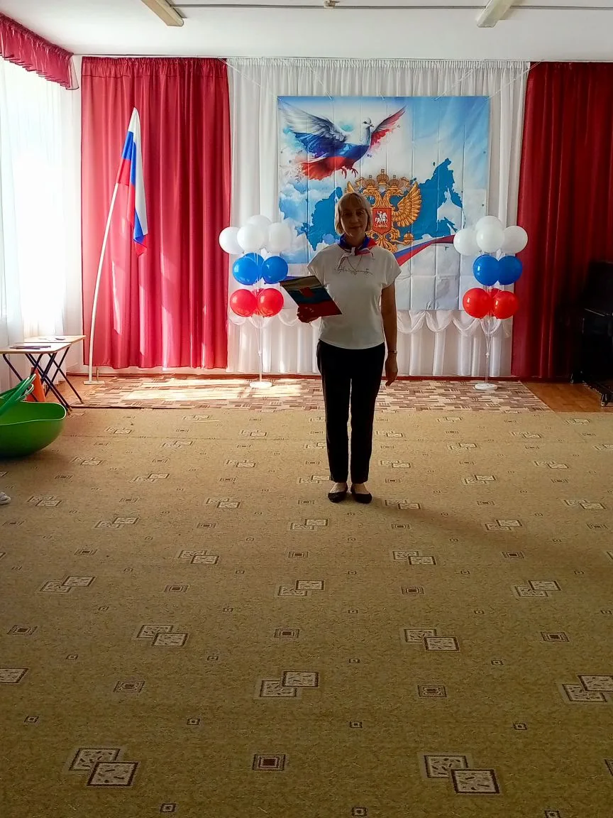 12 июня - ДЕНЬ РОССИИ!
Нам праздники для радости даны,
Мы знаем их немало, самых разных,
Но день Рос