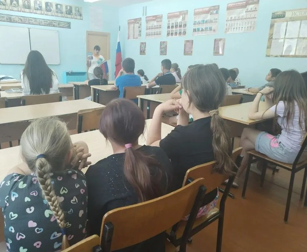 12 июня День России
В преддверии Дня России в летнем лагере при МБОУ «Перенская средняя школа» прошл