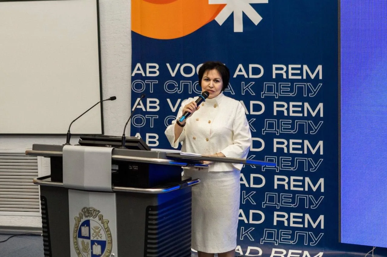 💙 Сегодня солнце светит особенно ярко в ВолГУ – сегодня день рождения нашего ректора А...