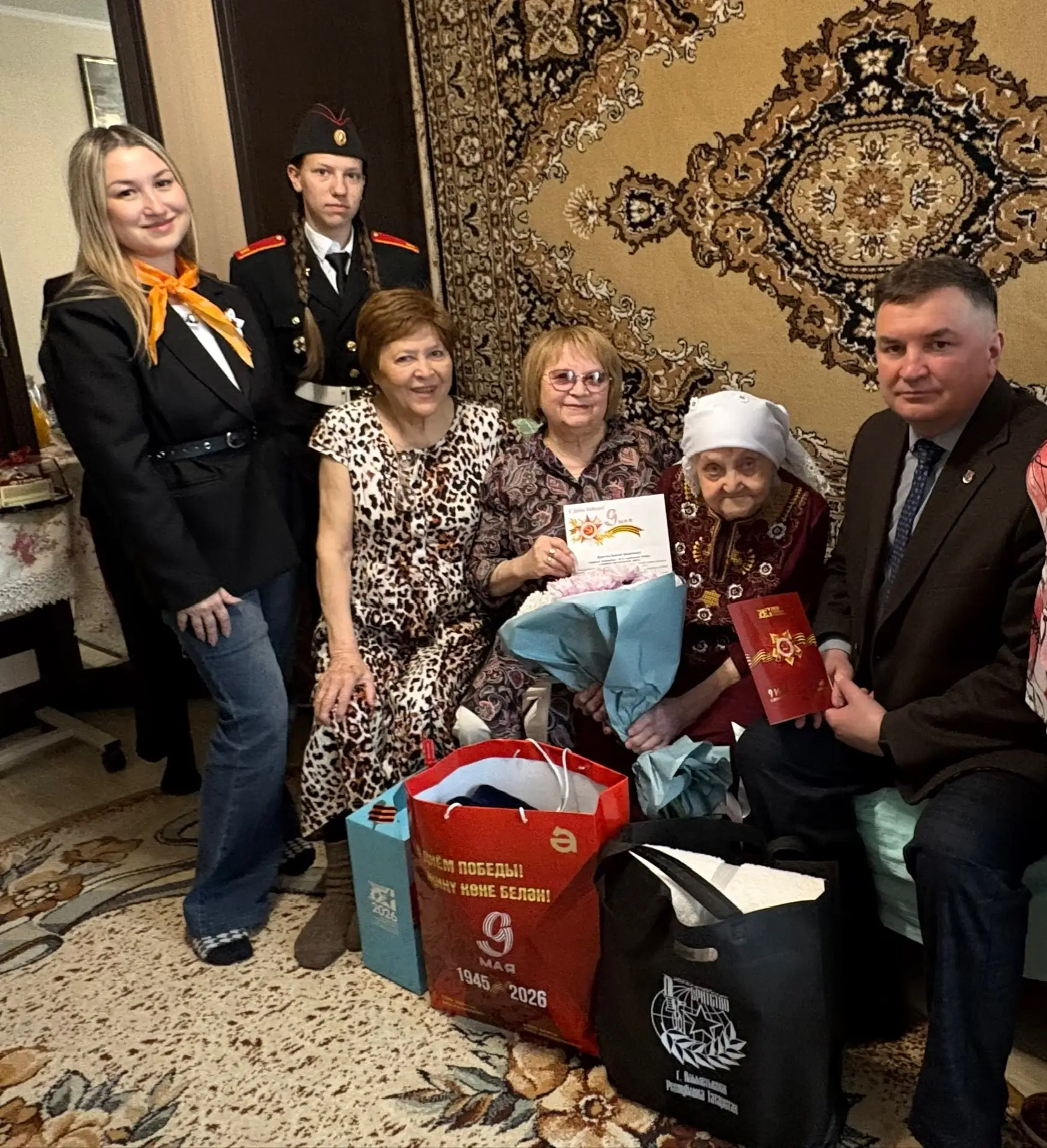 🌸100 лет!🌸  Сегодня свой вековой юбилей отмечает труженица тыла Максютова Зайнап Закировна!   Ученик