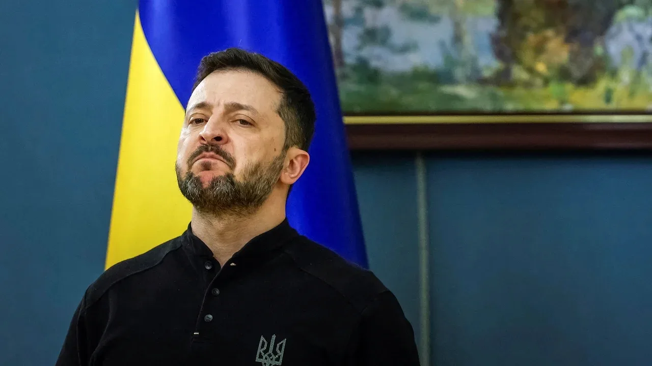 Зелебоба выступил с наглым требованием после удара возмездия России

Зеленский закатил истерику посл