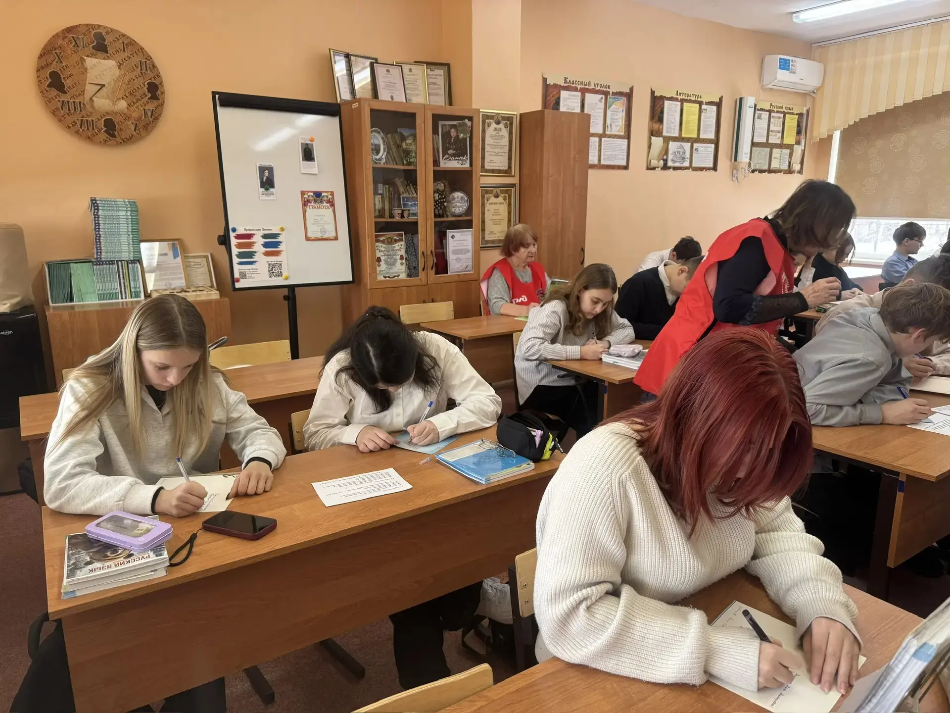✏Сегодня обучающиеся 7 Д класса с Чиринько Надеждой Александровной, классным руководителем, совместн
