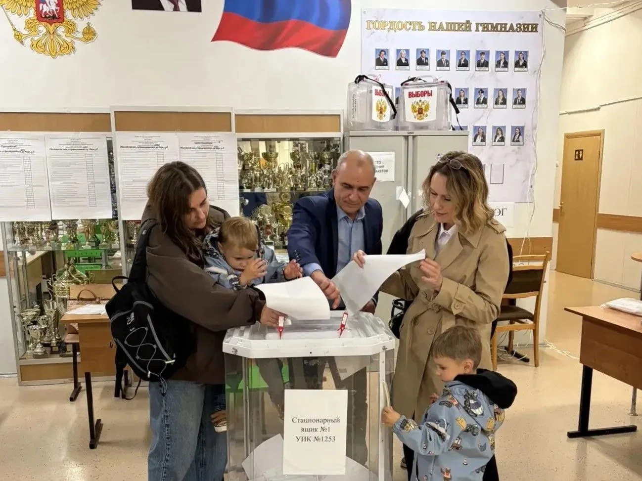 Сегодня для нас получился особенный день. В первый день голосования несколько поколений...