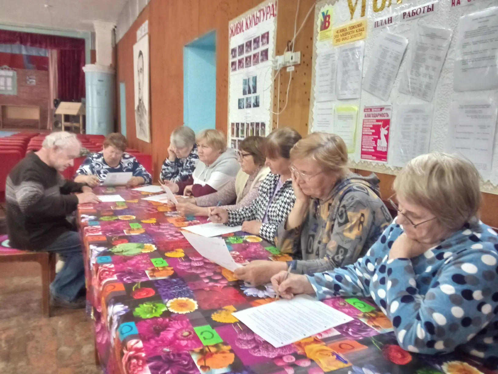 Что может быть прекраснее чем путешествие по родному краю не выходя из уютного зала. Уч...