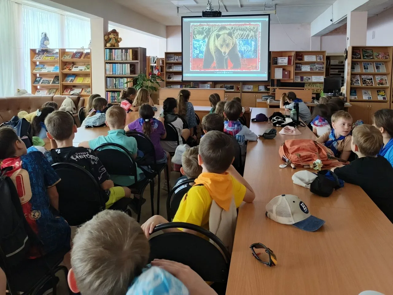 🇷🇺 День России в библиотеке семейного чтения

12 июня наша страна отмечает важный государственный 
