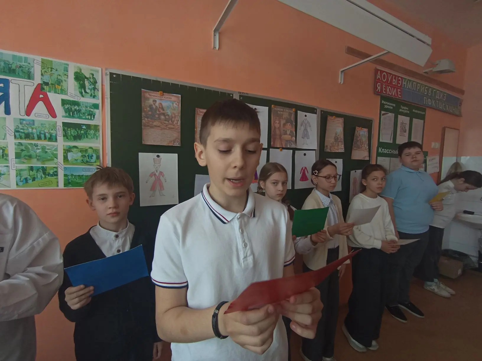 🇷🇺 В ходе тематического мероприятия, организованного учениками 4 «В» класса в честь Года народного е