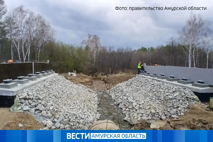 На трассе Введеновка – Февральск обновляют мост, прослуживший почти полвека  Старый мост уже не спра