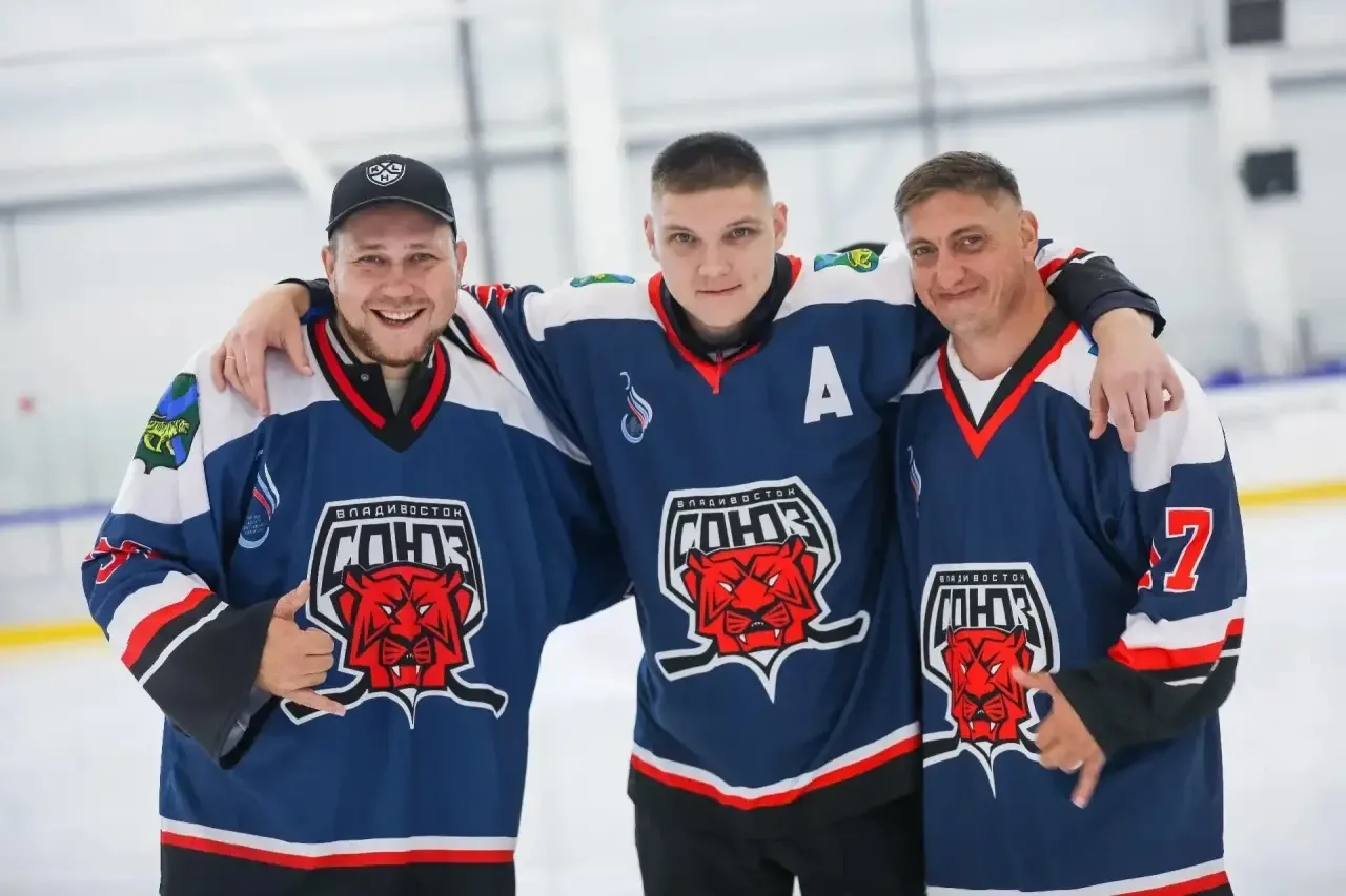🏒Приморские ветераны СВО вышли на лёд! Команда «Союз» борется за победу в «Лиге героев»