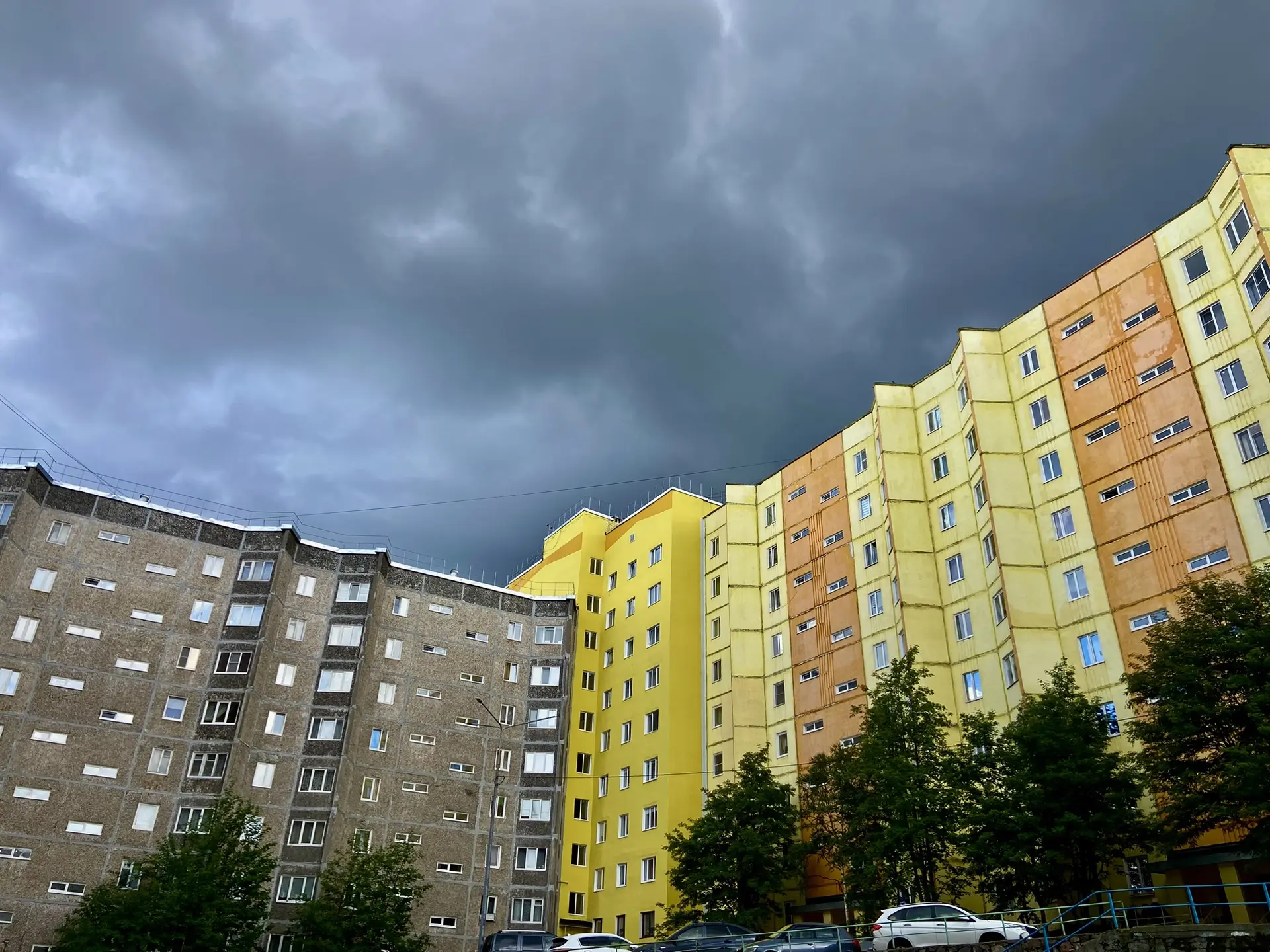 Доброе утро!

Сегодня по прогнозу небольшой дождь, гроза. Ветер юго-восточный, южный умеренный. Темп