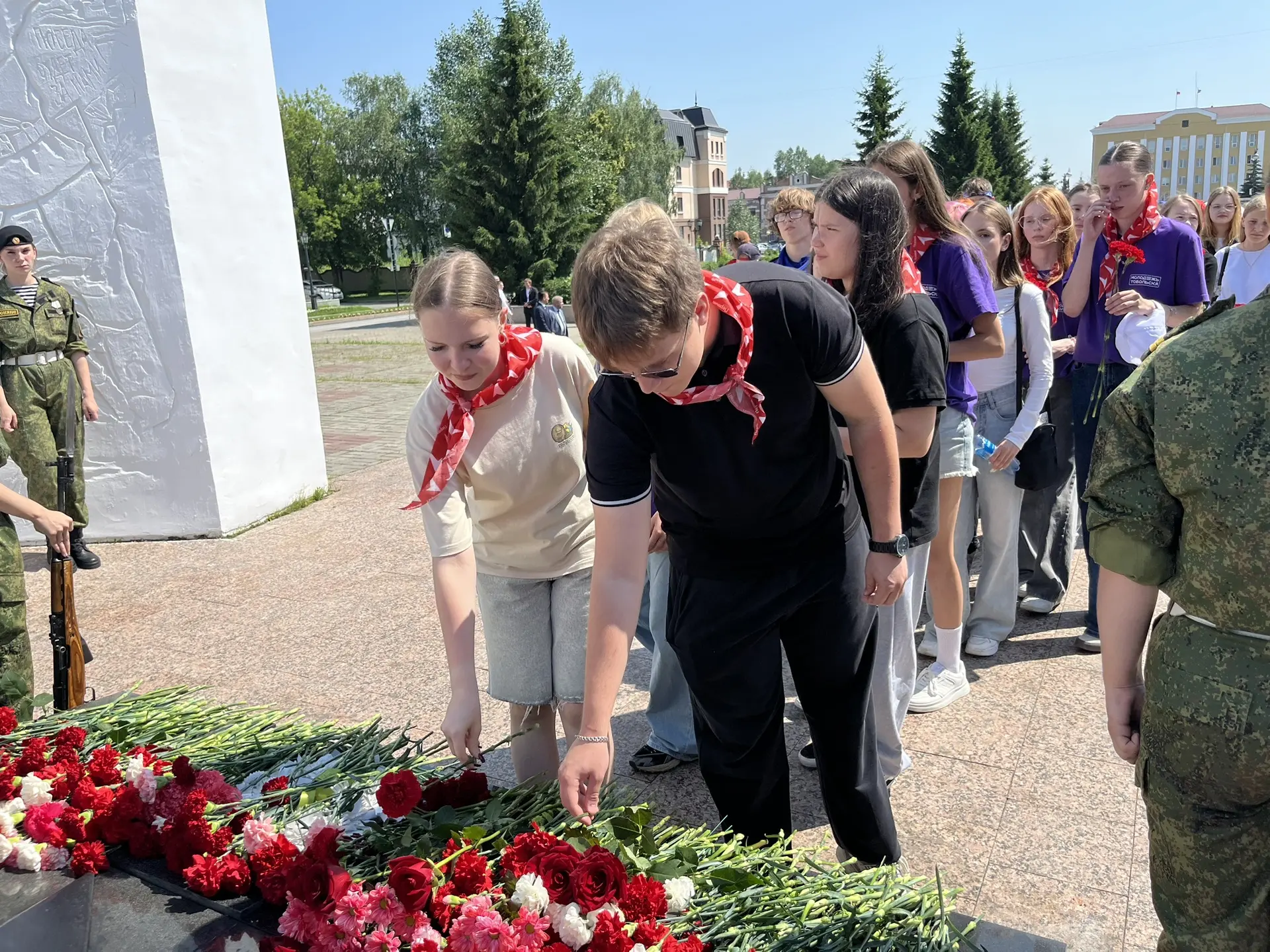 🕯 22 июня. День памяти и скорби.

Вожатые отрядов мэра возложили цветы к мемориалу Тоболякам, погиб