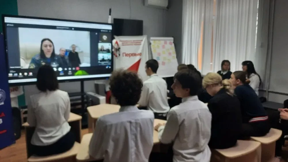 БЕЗОПАСНОСТЬ  В преддверии весенних каникул для учеников школы прошли уроки по безопасности.  Для ре