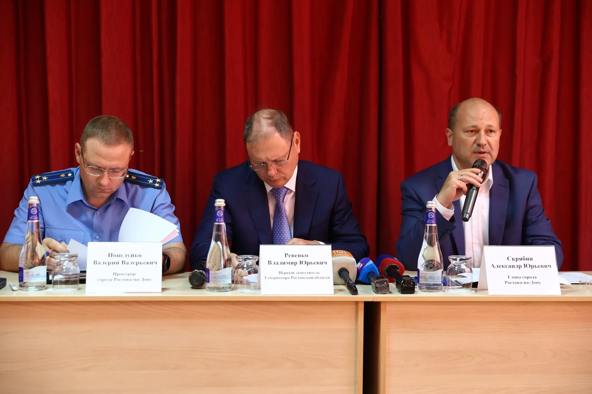 Прошла информационная встреча с жителями многоквартиного дома в Пролетарском районе, пострадавшего в