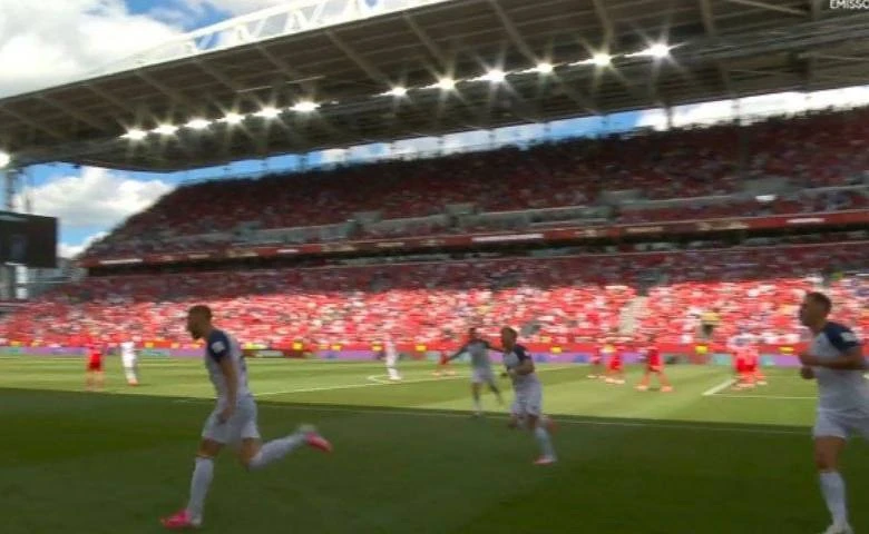 ГОООООООООООЛЛЛЛЛЛЛ

🇨🇦 Канада 0:1 Босния 🇧🇦

21' Лукич