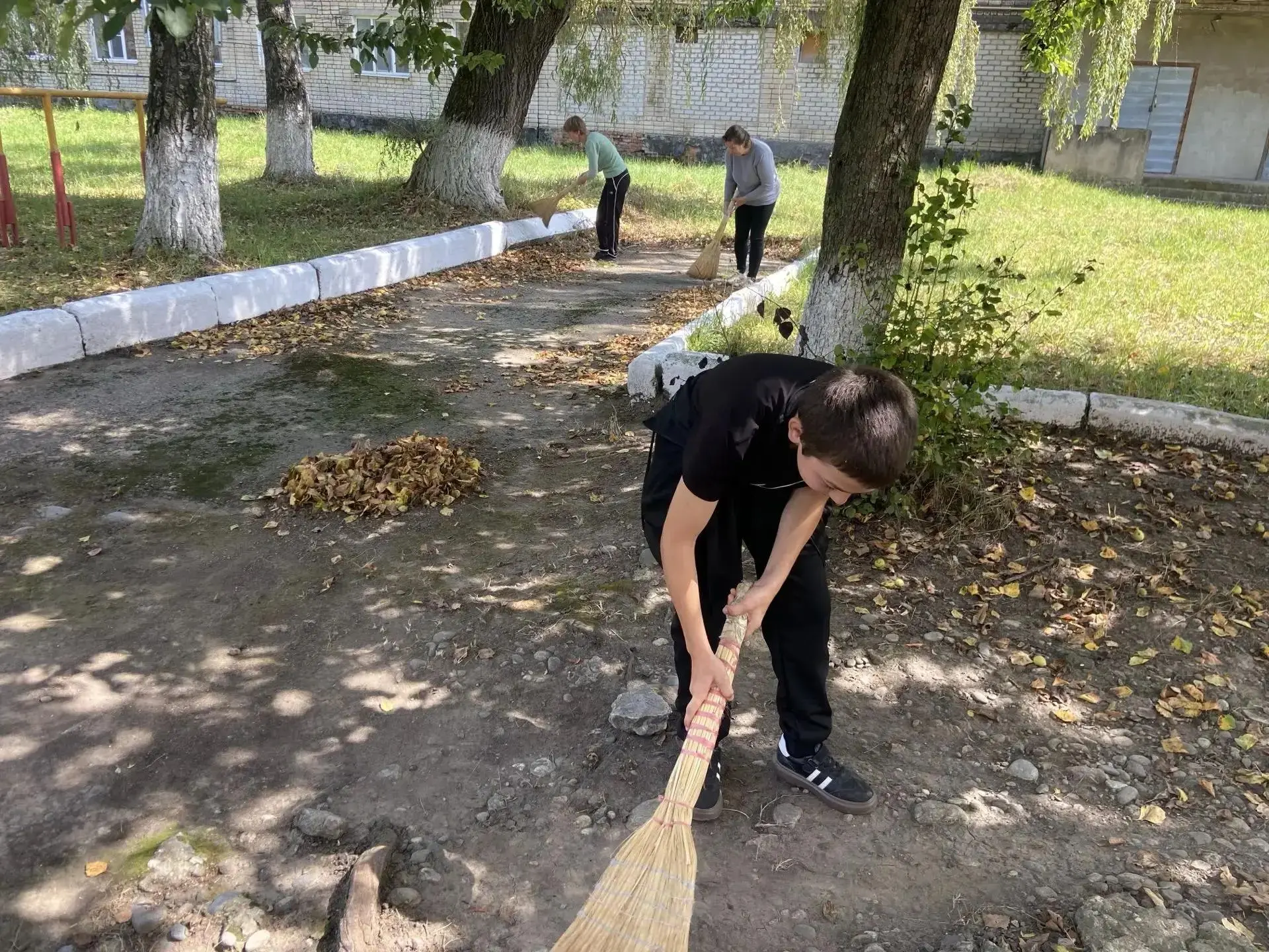 🌿 4 сентября 2026 г. в КЧР ГБПОО МПК «Профессионал» состоялся субботник, в котором при...