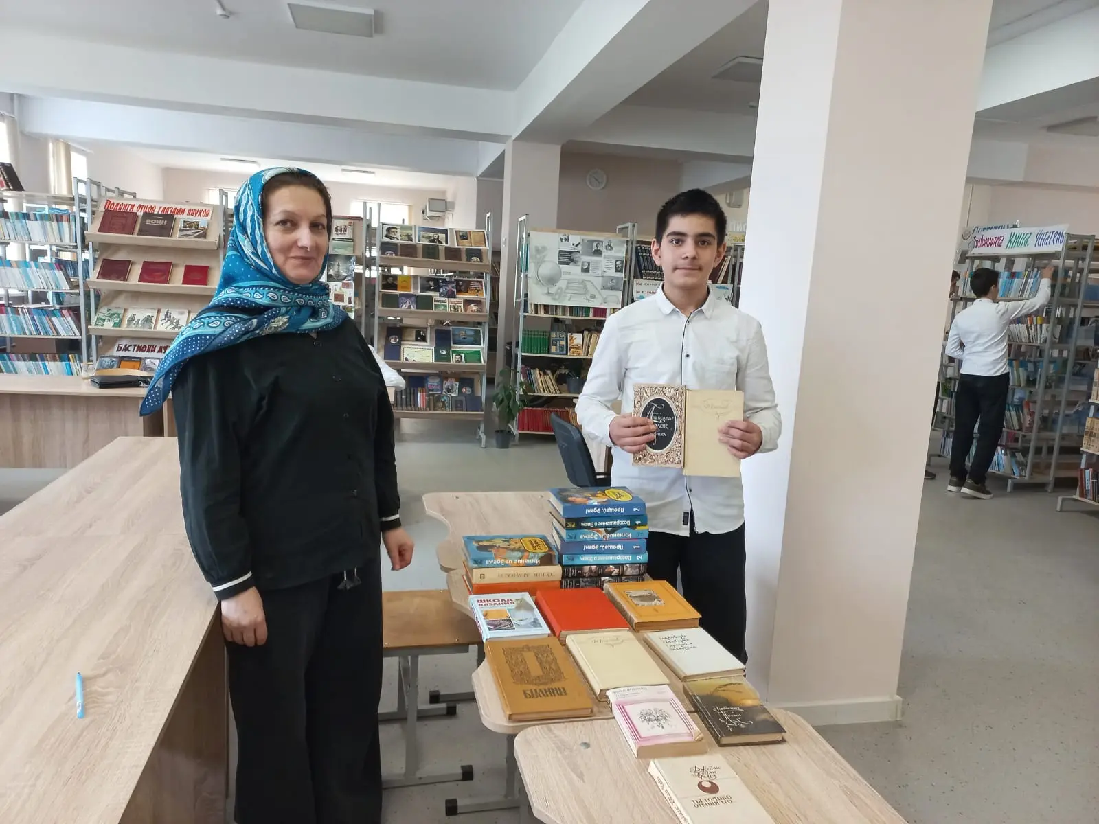 Активисты Движения Первых приняли участие в акции «Подари книгу школе» 📚  #ПервичкаВДеле #ДвижениеПе
