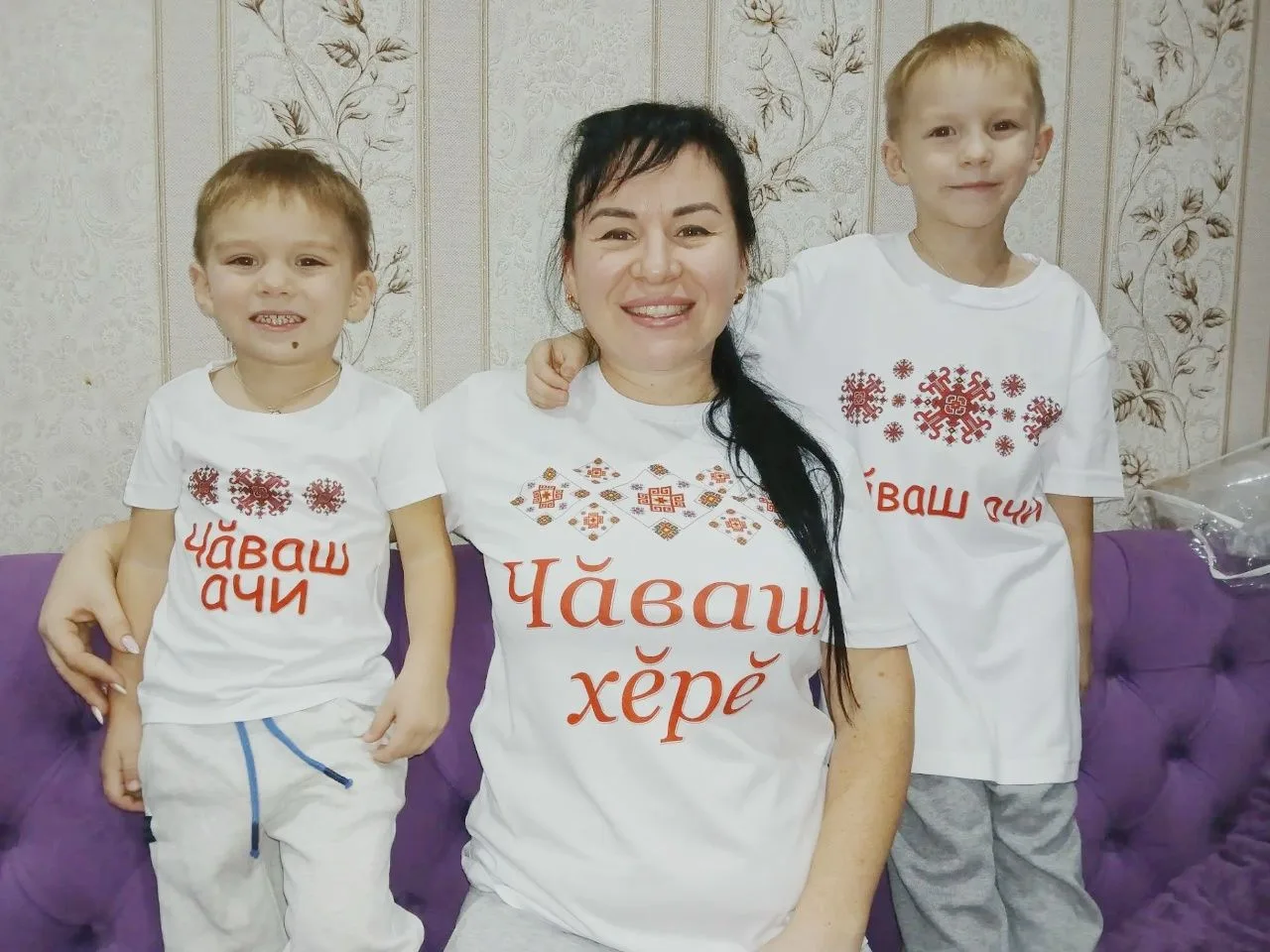 💢К Фоточелленджу «Моя семья в национальном костюме» присоединяется семья Димитриевых.
#Моясемьявнац