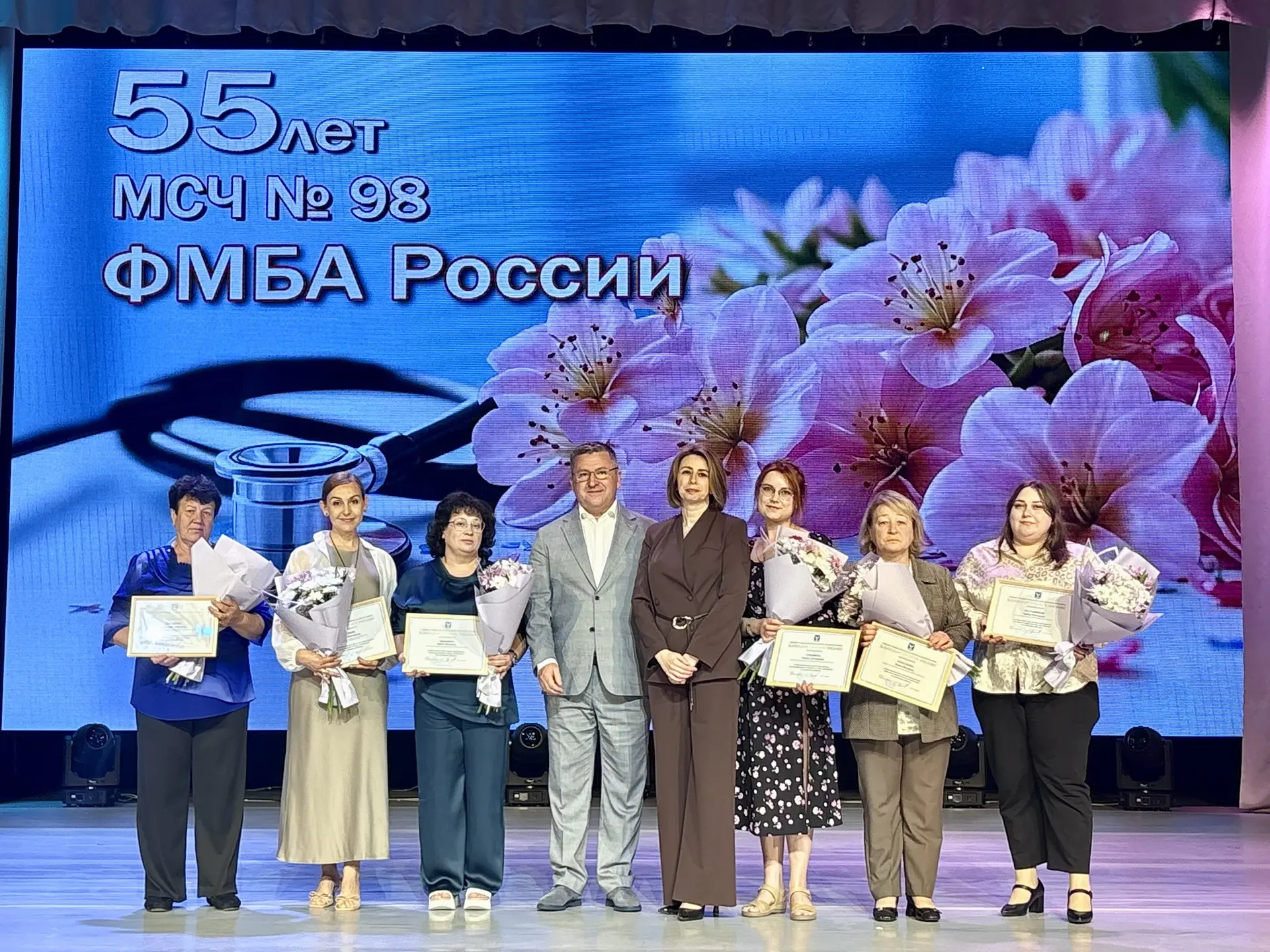 👩🏼‍⚕️За многолетний добросовестный труд в системе здравоохранения и преданность своему делу наград