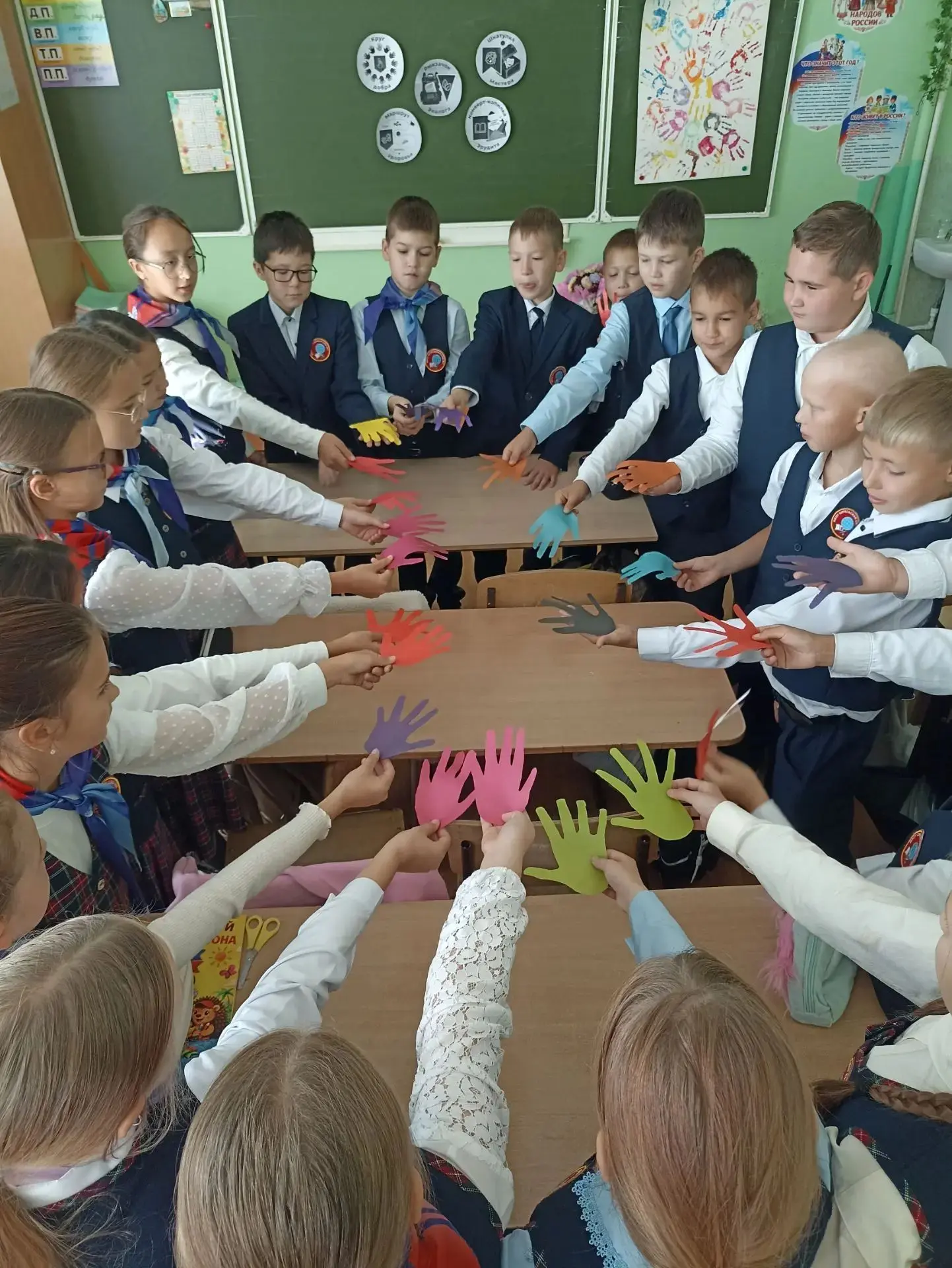 Сегодня в школе (Школьная, 3) прошло очередное занятие по программе «Орлята России»! 🦅