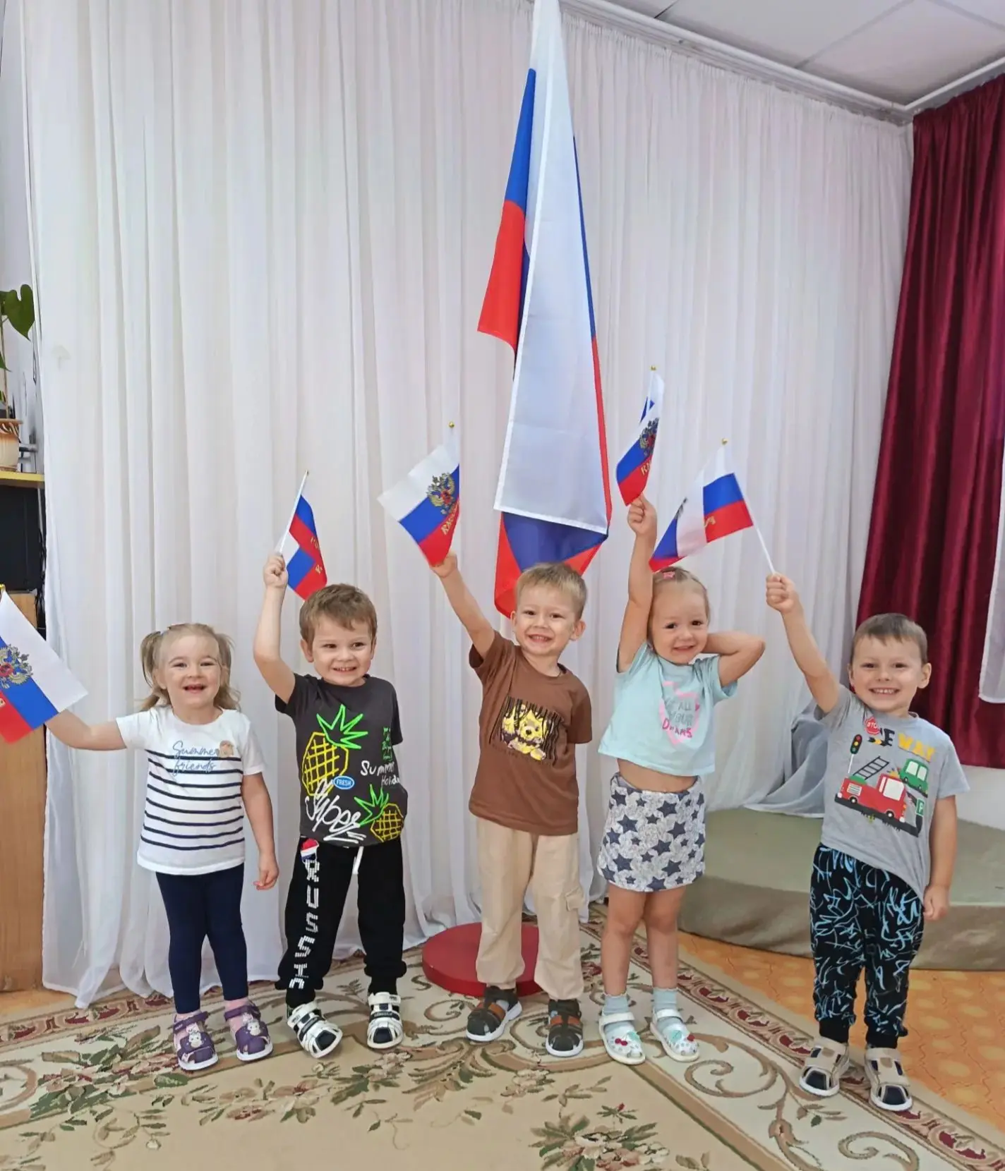 🇷🇺К онлайн-флешмобу присоединились малыши из группы "Буратино"!