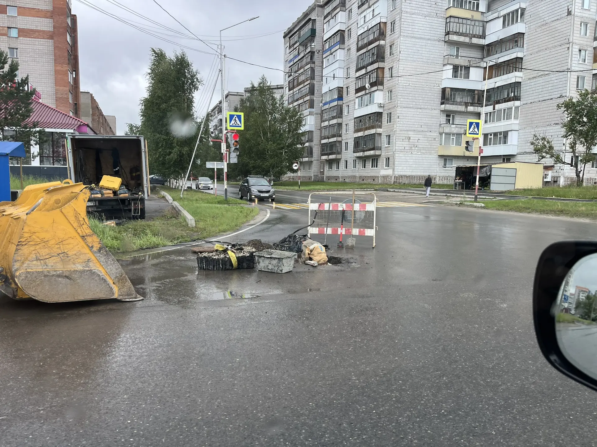В ходе промывки ливневой канализации обнаружили на Молодежной два закрытых асфальтом ко...