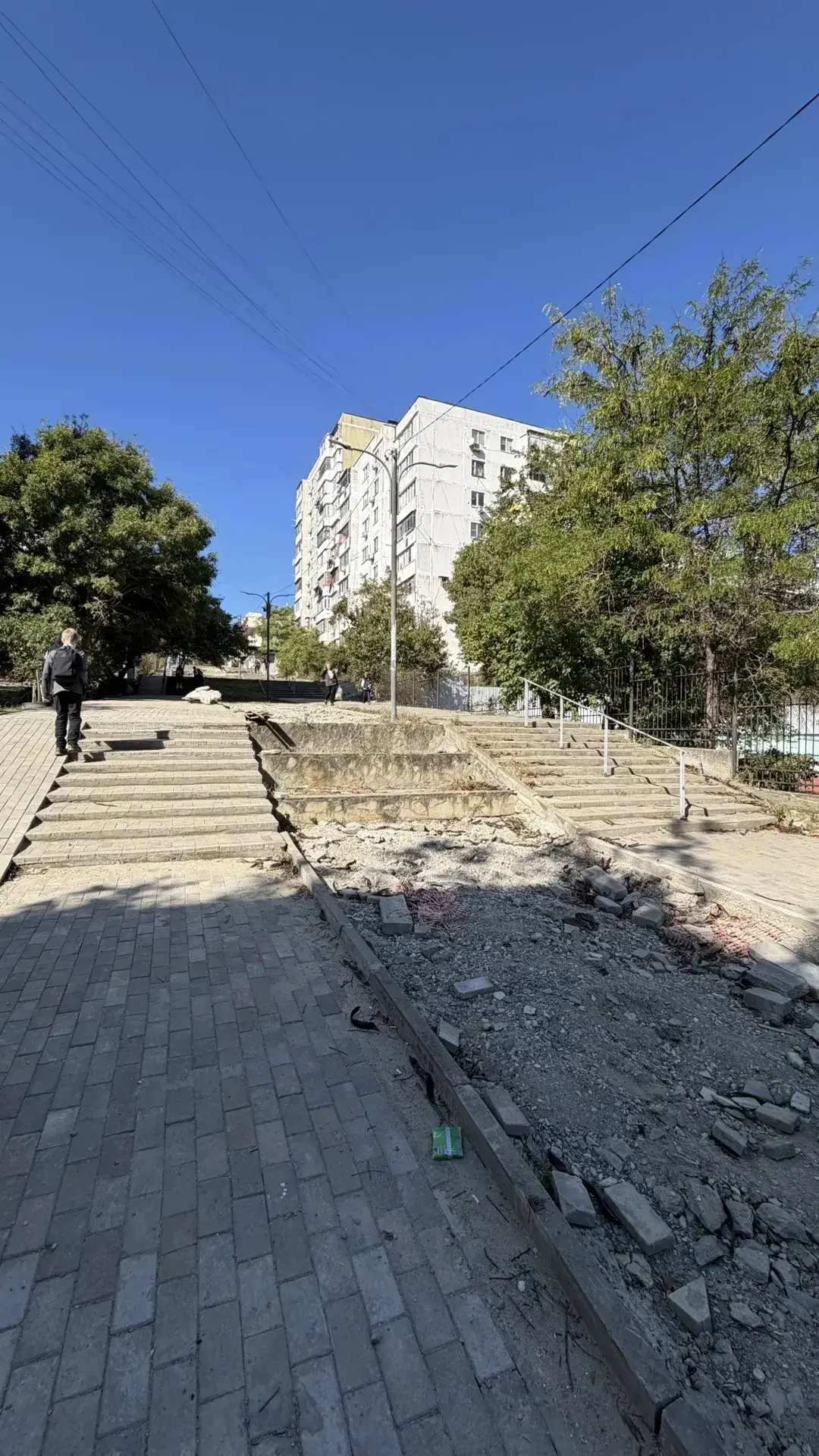 Покрытие по Волгоградской, 6 обещали восстановить к 17 сентября. Сегодня 5 ОКТЯБРЯ!