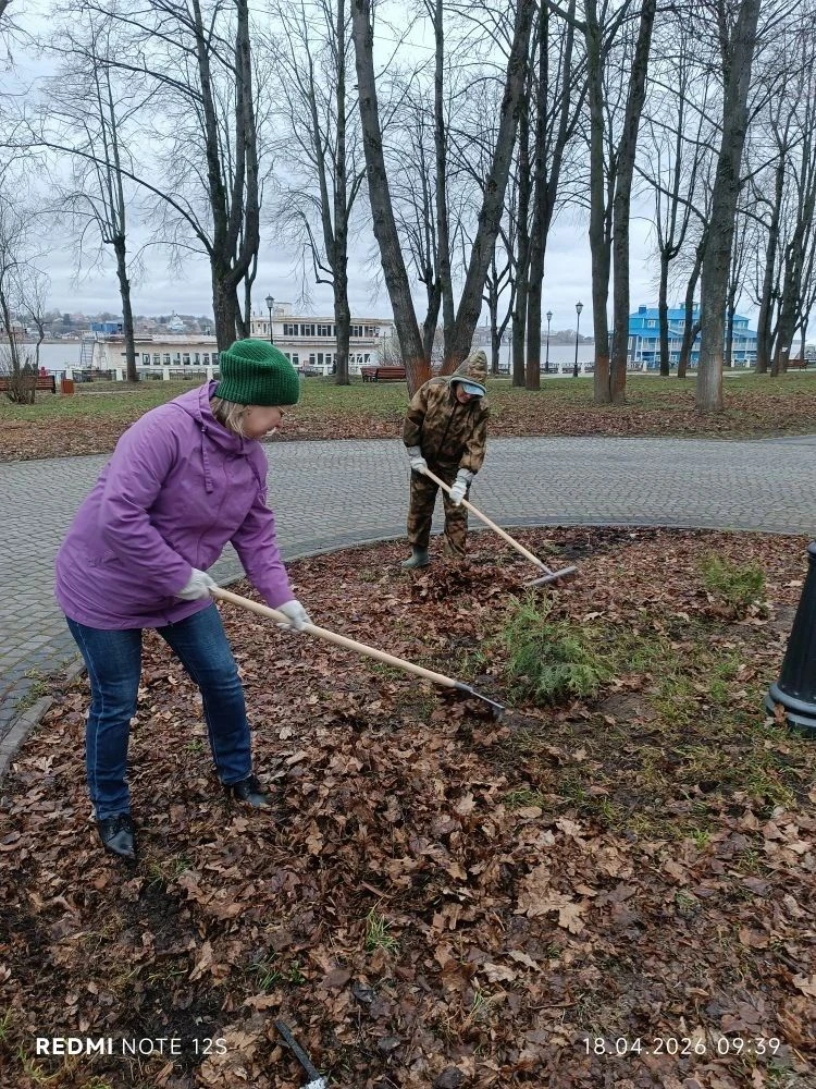 Специалисты управления приняли участие в акции по благоустройству города «Цвети, Костро...