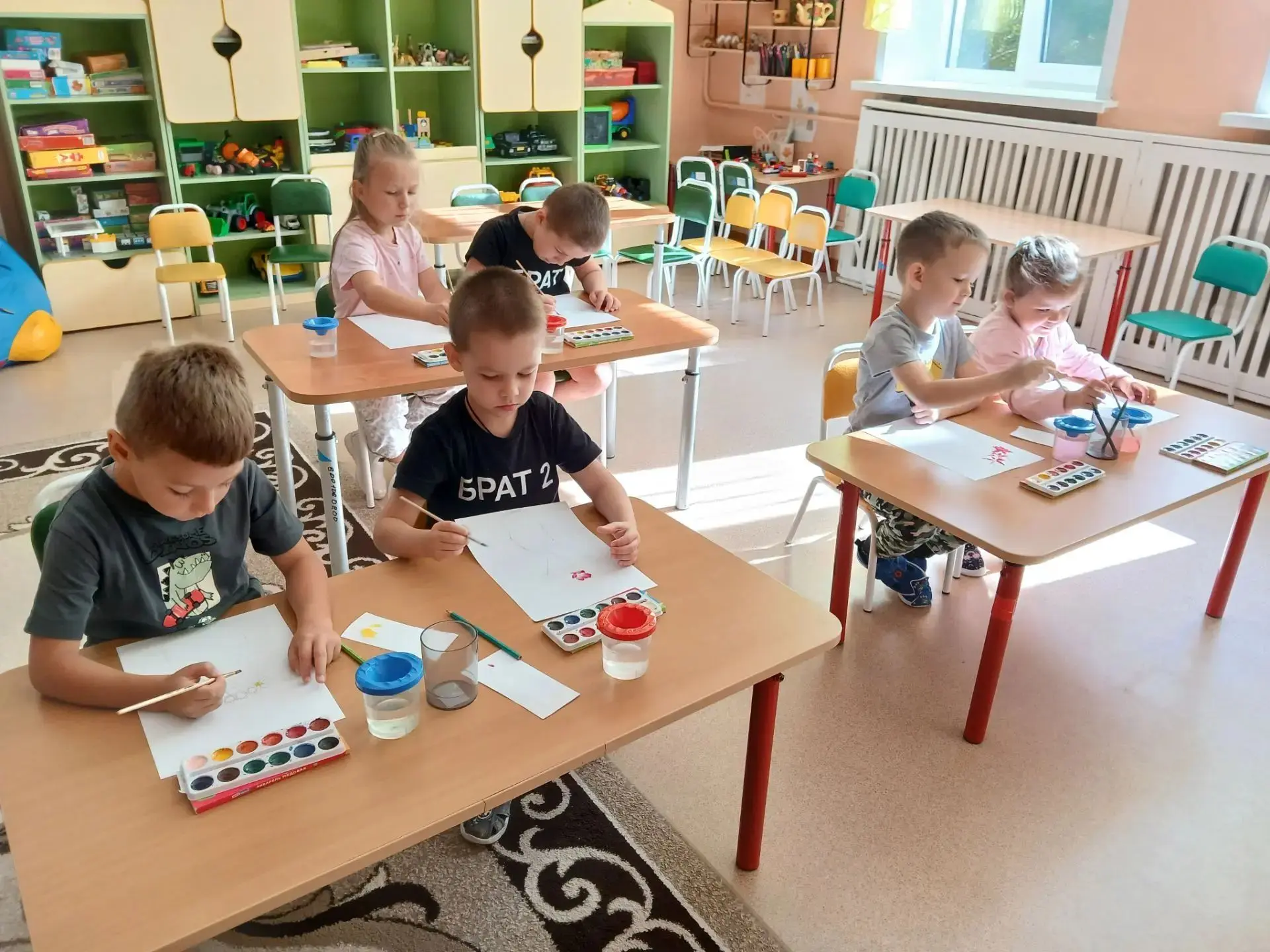 Рисуем цветы в вазе