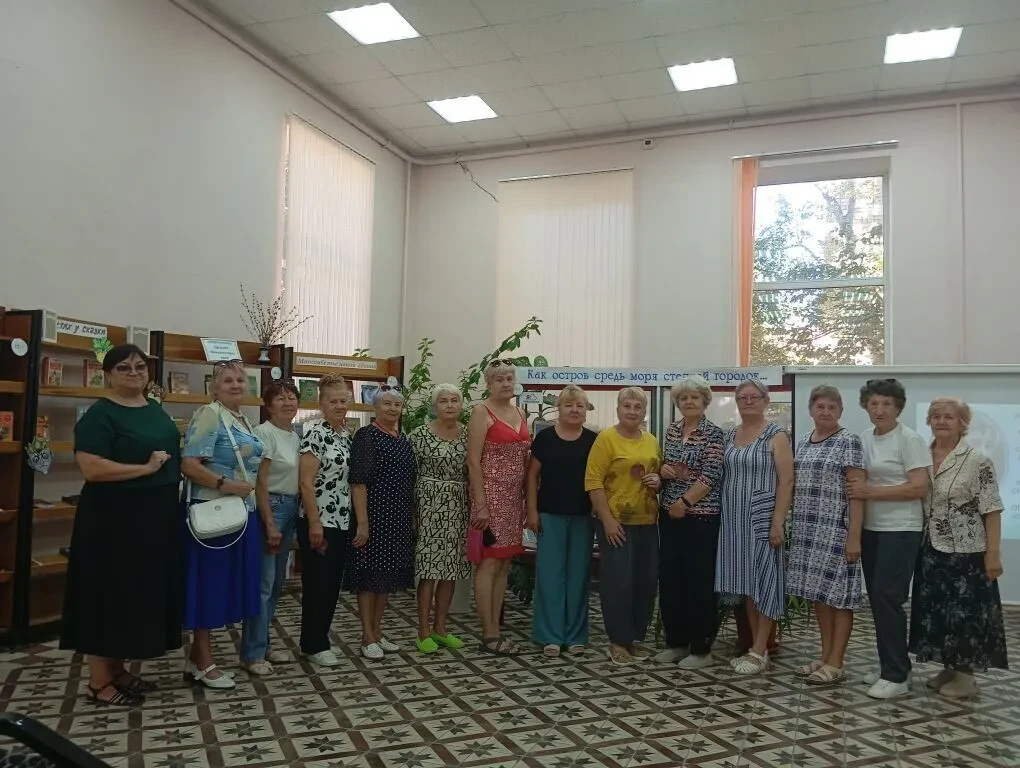 Вечер Фаины Раневской...                             В Центральной библиотеке г.Новоузе...