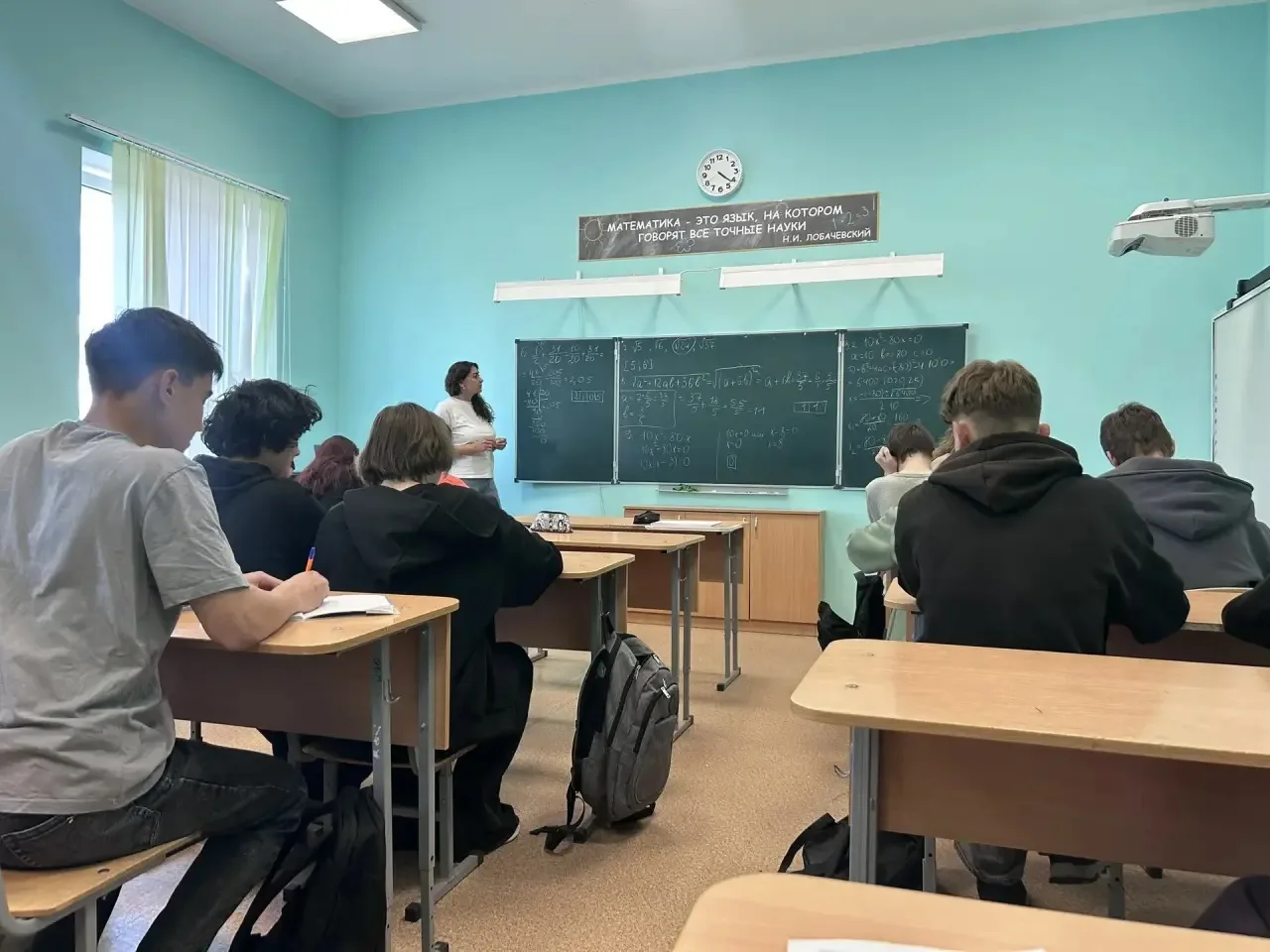 🔔 Последний звонок уже в прошлом, а впереди — экзамены… Время летит невероятно быстро!