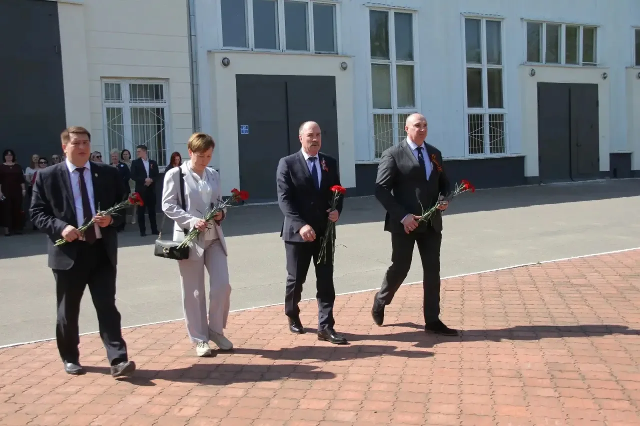 В преддверии Дня Победы в Орловском ГАУ прошла торжественная церемония возложения цветов к стелле «В