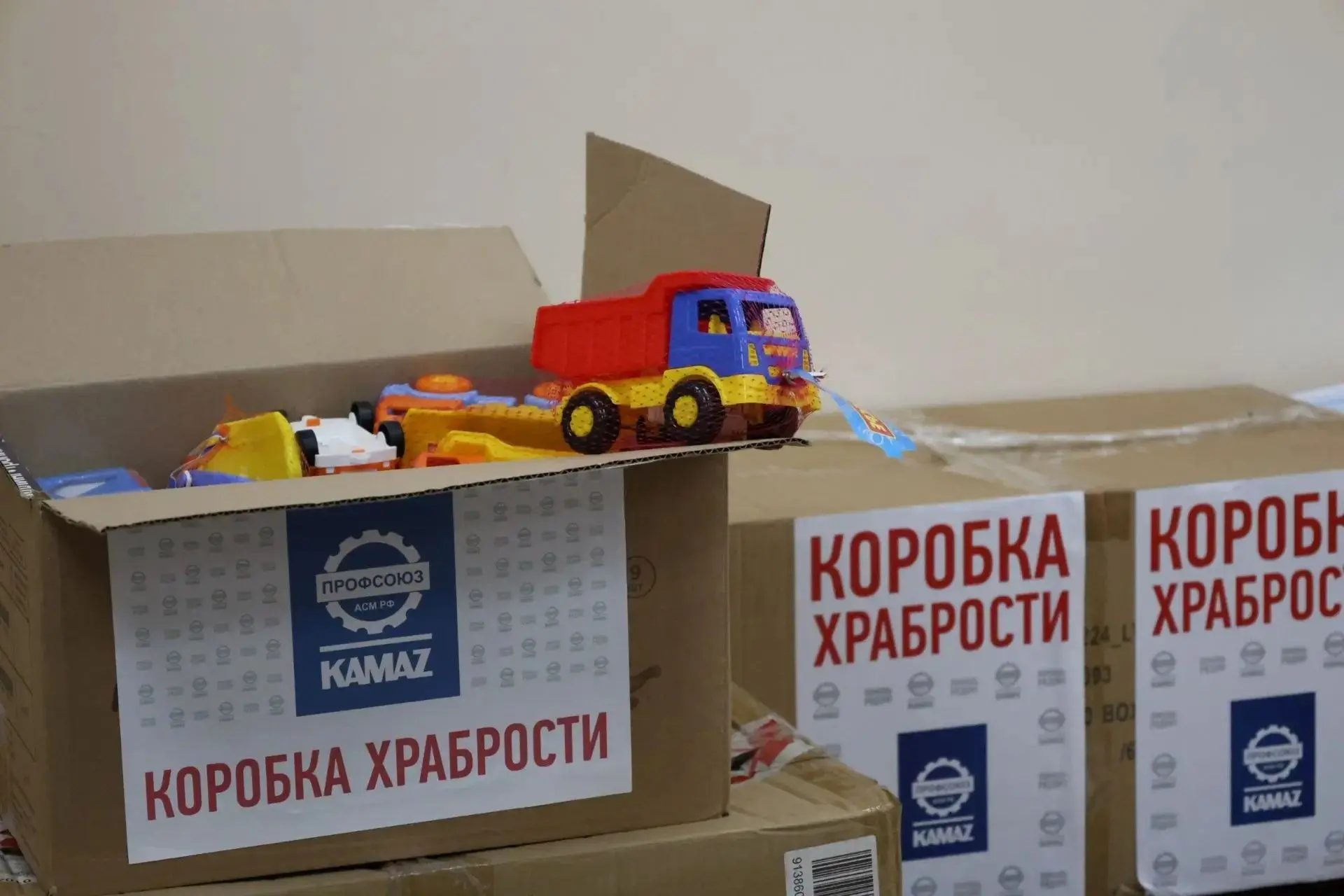 Камазовцы поддержали маленьких пациентов КДМЦ