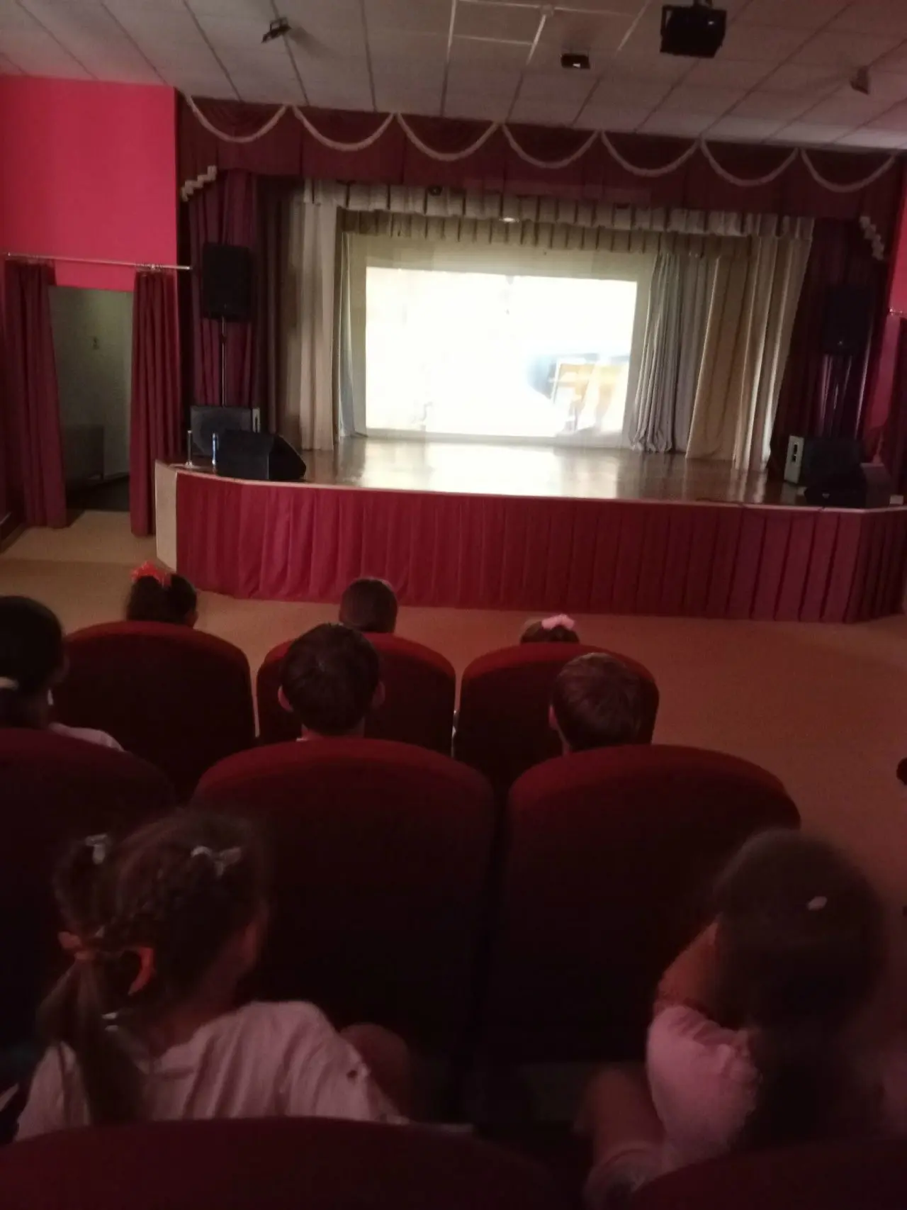 15 июня Доме культуры п. Варшавка, для ребят из пришкольного лагеря состоялась развлекательная прогр