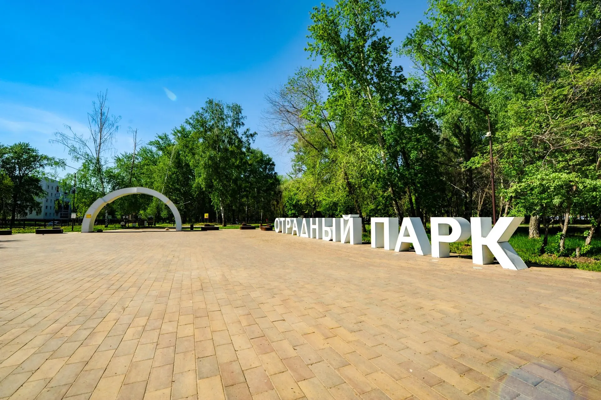Центральный парк в Отрадном 😊 Уютно, красиво, ухоженно.

📍Координаты: 53.379831, 51.335427
Посмотр