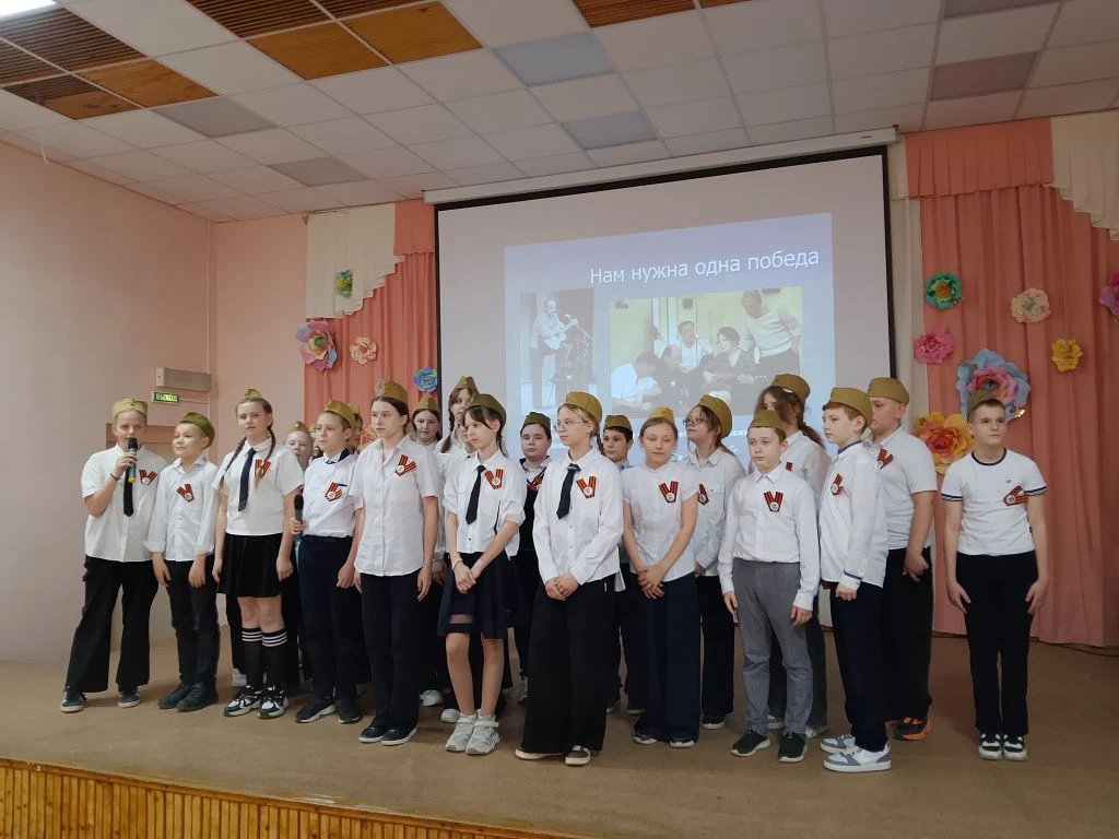 Пятые классы только начали участие в проекте Песни Великого Подвига. Поэтому они рассказывали истори
