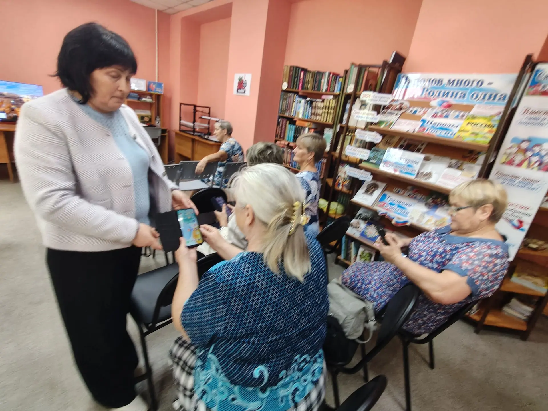 📲Сегодня, в Модельной библиотеке семейного чтения для старшего поколения состоялось очередное занят