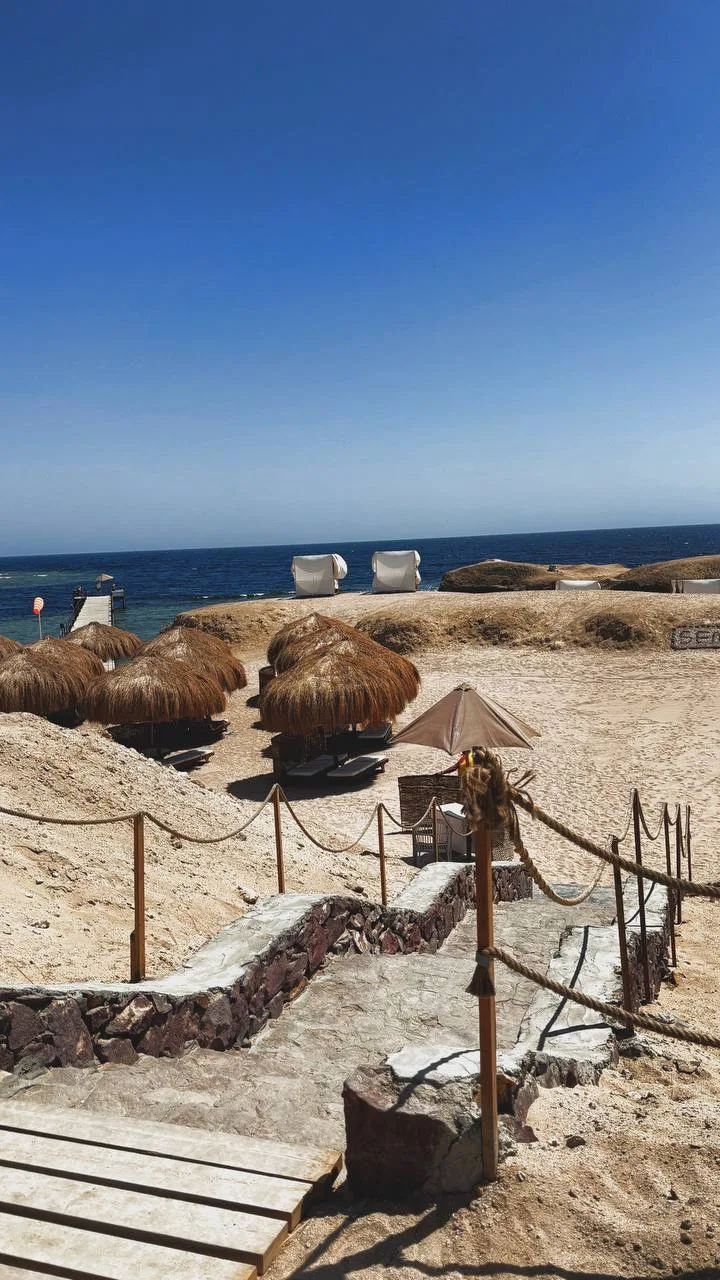 Пляж отеля Sentido Naga bay.