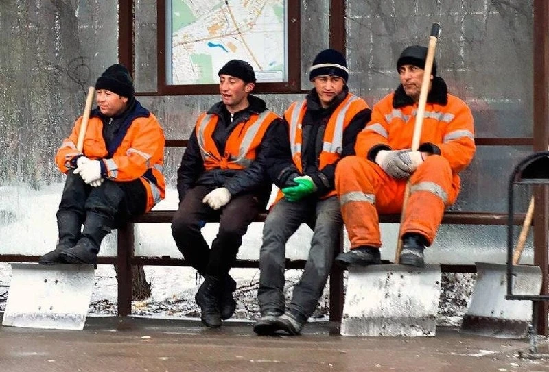 🚫 В Кузбассе мигрантам запретили работать по 40 направлениям