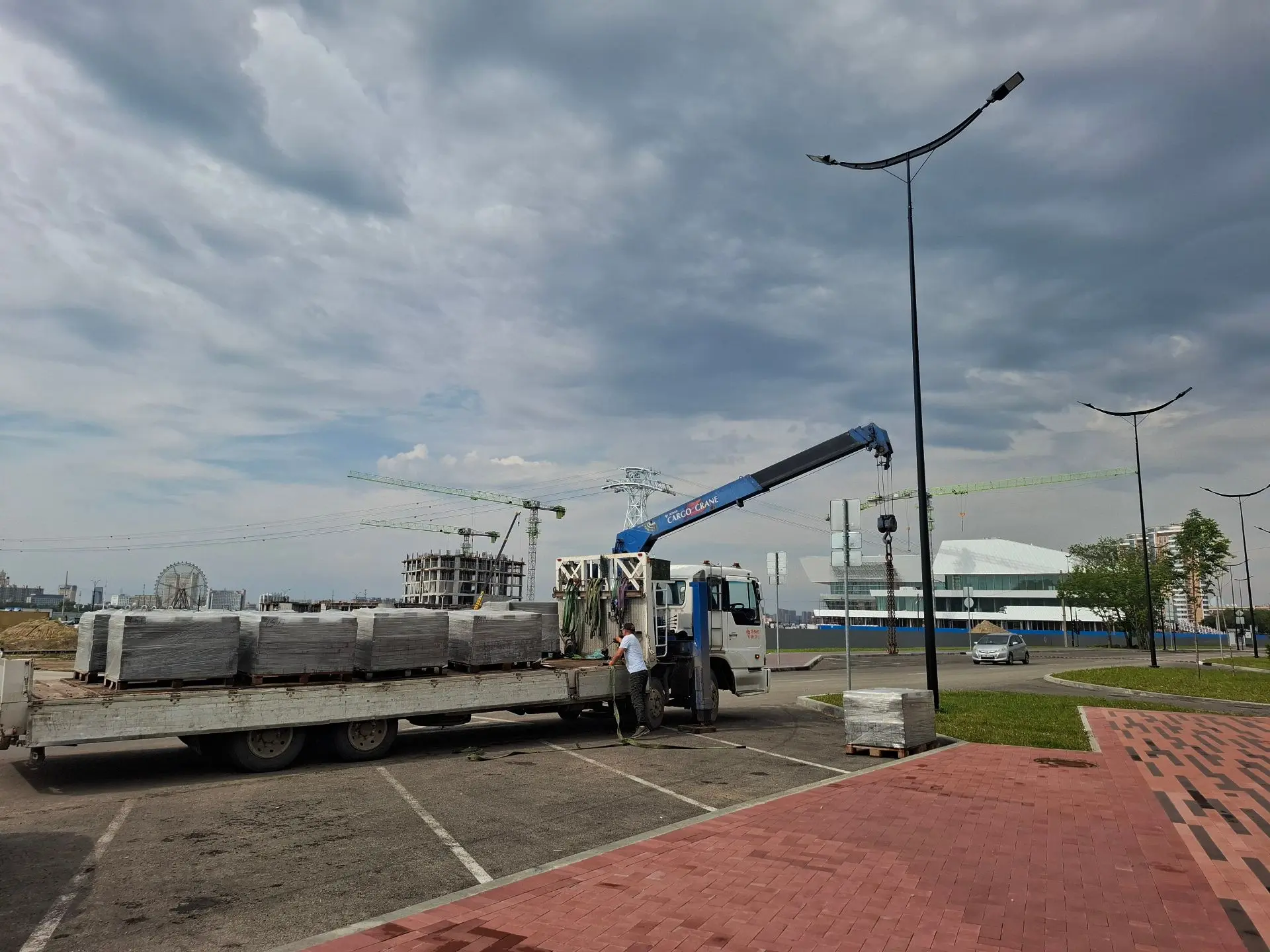 Преображение продолжается: крыльцо почти готово! 🛠️✨