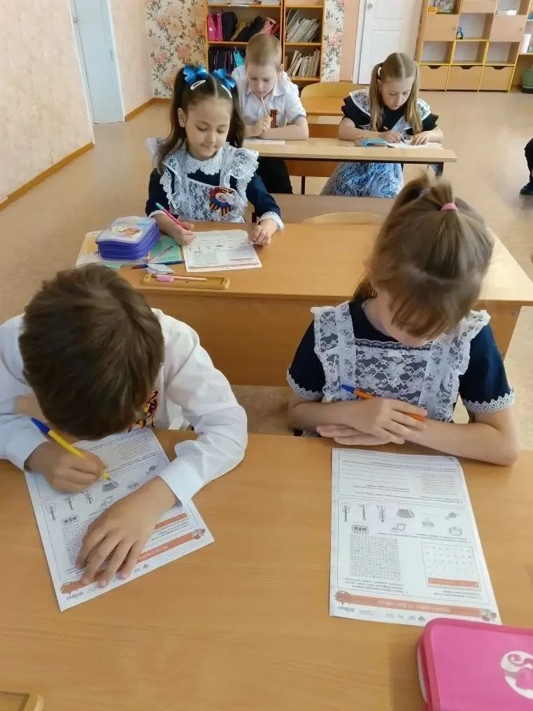 🎶 На «Разговорах о важном» ученики 1‑б класса познакомились с песнями Великой Отечеств...