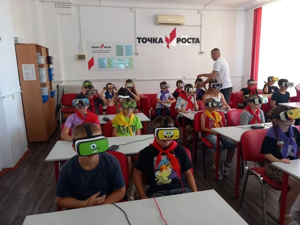 Сегодня в нашем лагере прошел просмотр познавательной программы в VR.