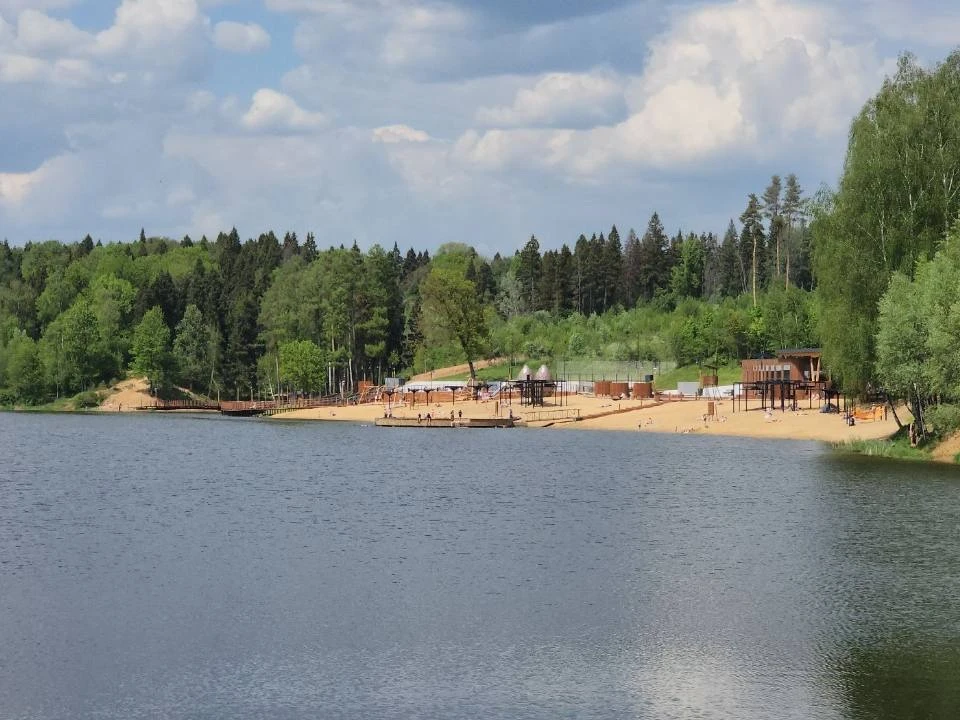🏖️ Отдых на природе: пляж и набережная реки Синичка в Красногорске 

Если вы хотите покинуть шумный