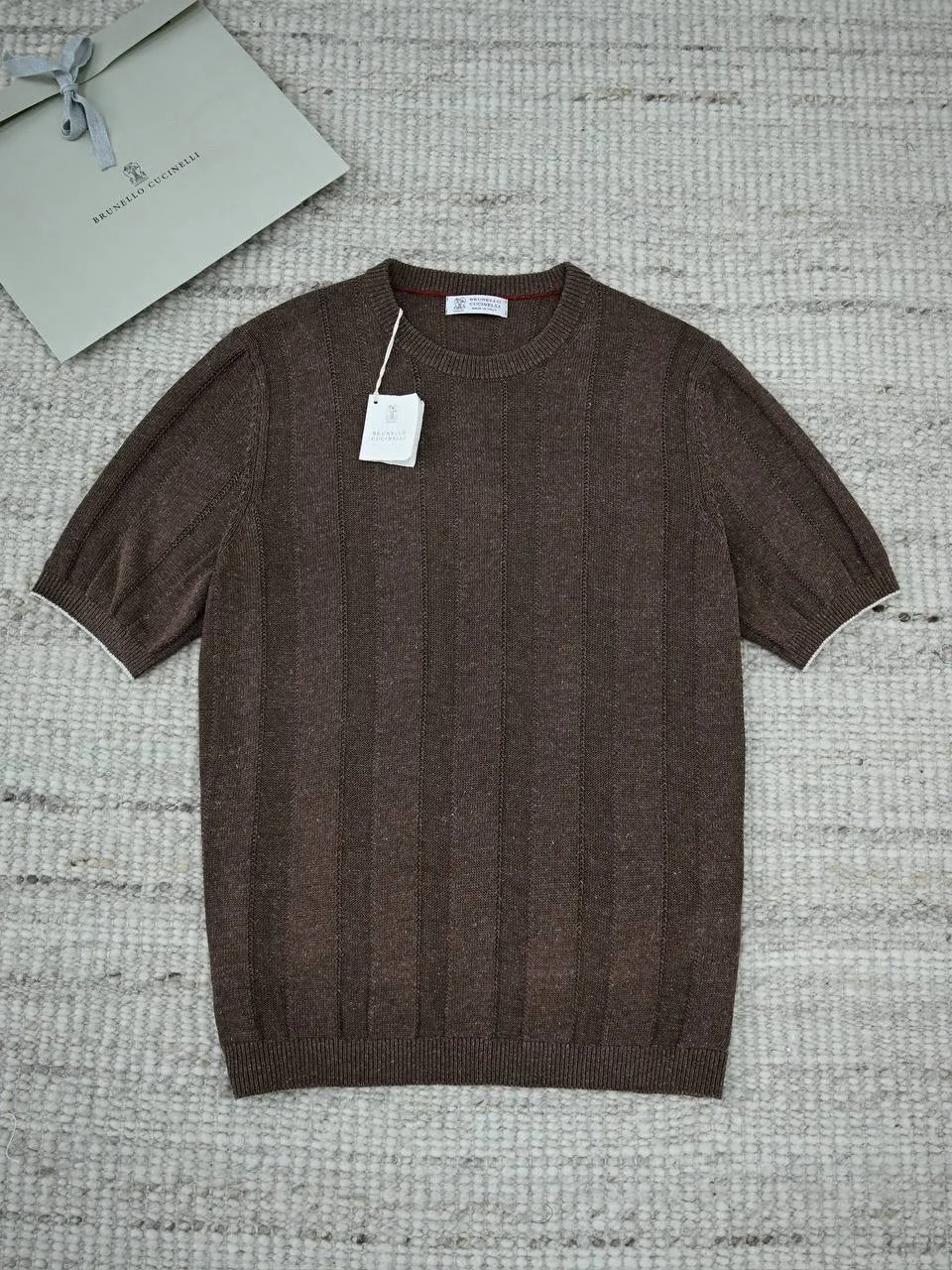 ✨ Футболка Brunello Cucinelli 

➡️ Футболка Brunello Cucinelli в коричневом оттенке из хлопка и льна