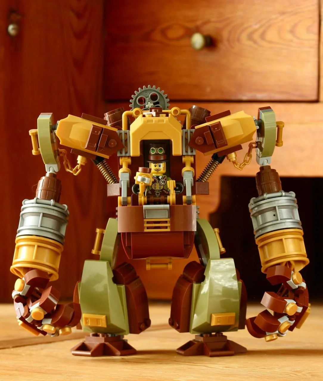🤩Стимпанк-мех — как мощны его LEGO-лапищи 

tumppilundstrom собрал этого механического громилу спец
