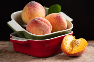 🍑 Персики — не просто летний десерт. Это мощный источник каротиноидов, которые работаю...