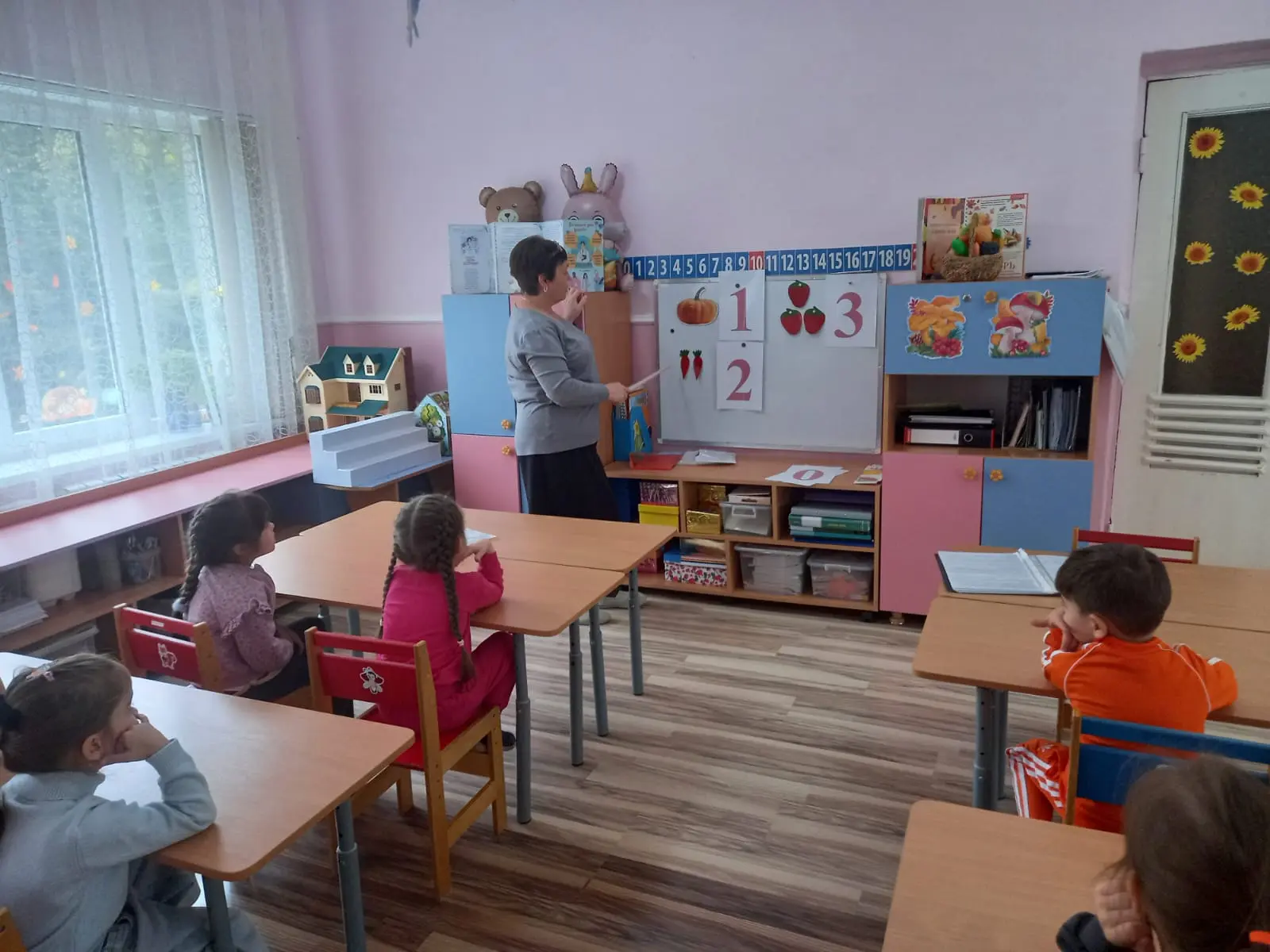 Занятие в 1 -ой полилингвальной старшей группе по ФЭМП  воспитатель, Макиевой И.Б.