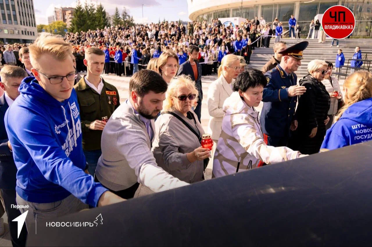 В Москве, Санкт-Петербурге, Новосибирске и других городах России почтили память жертв т...