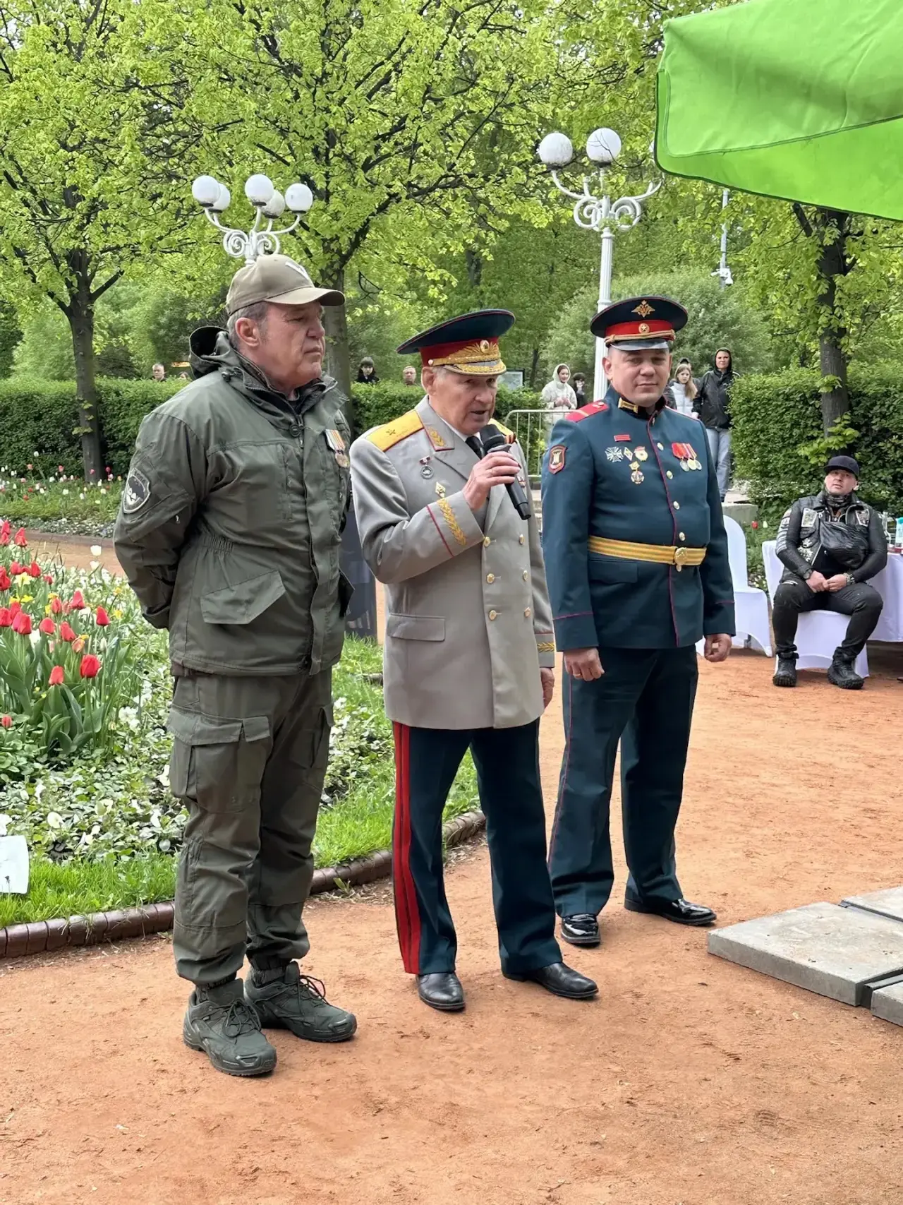 В честь Дня Победы, 9 мая, представители нашей школы приняли участие в торжественной встрече с ветер