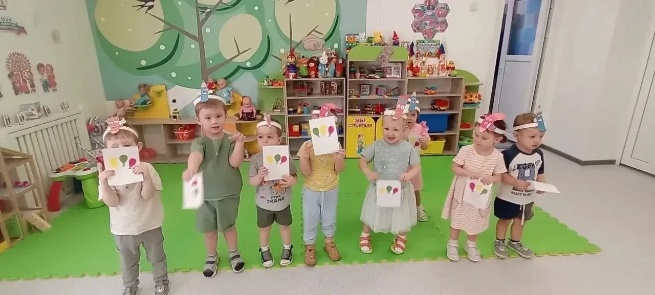 📌 Сегодня ребята из младшей группы «Веснушки» превратились в волшебные карандашики и погрузились в м