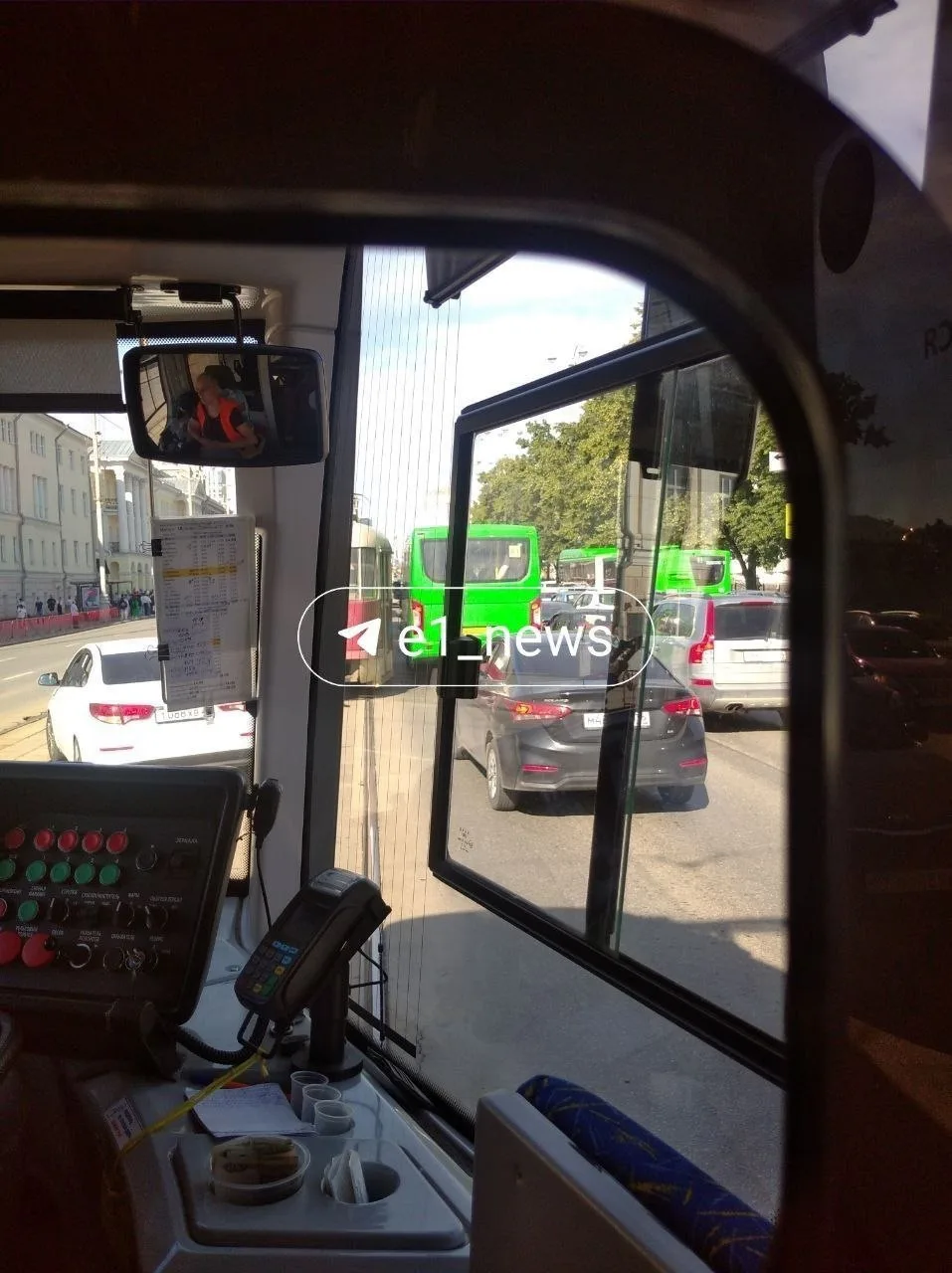 ‼️Пробки в центре Екатеринбурга.

По словам очевидцев, по Ленина промчался кортеж в сопровождении ин